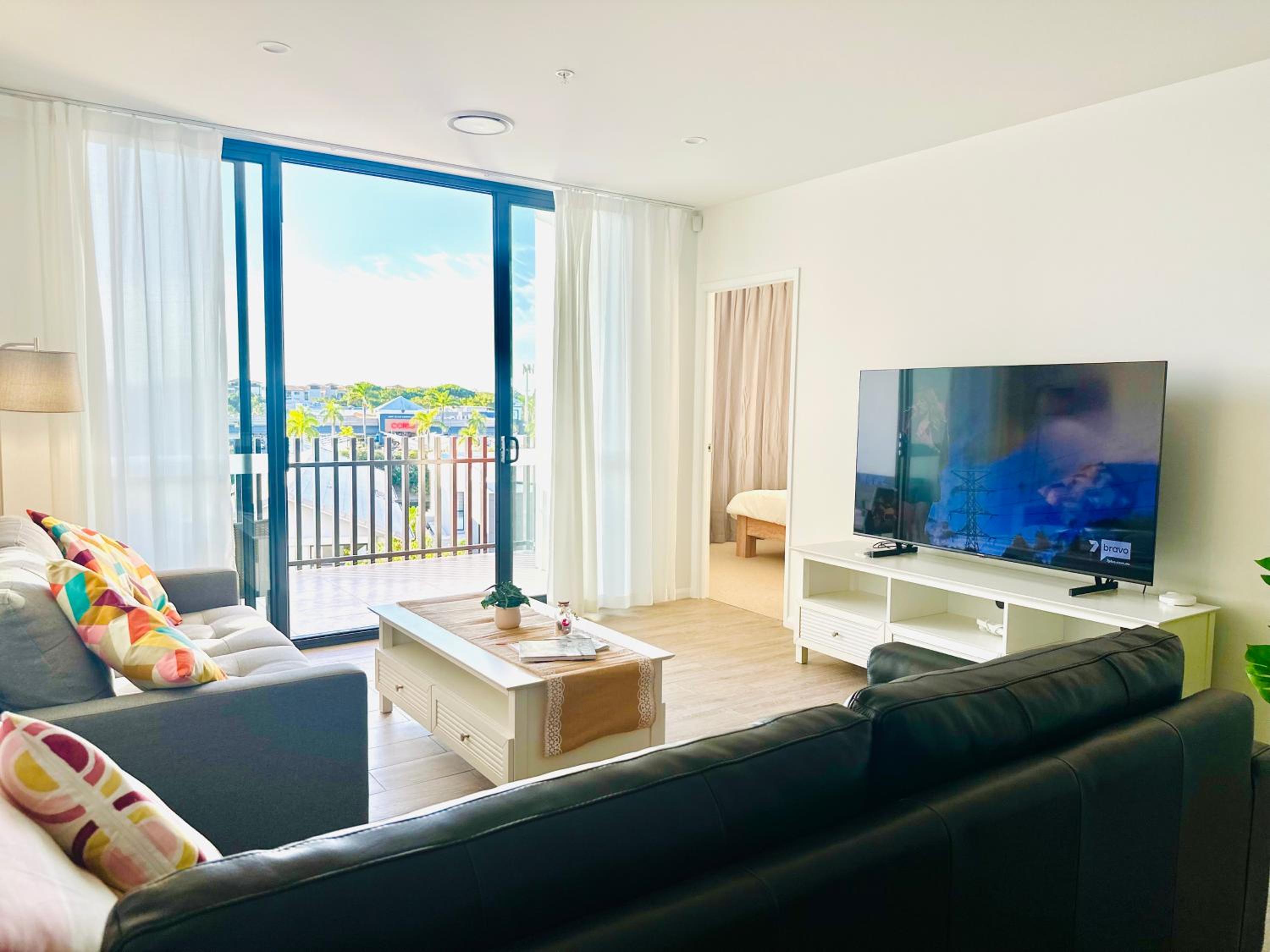 3 Bedroom Waterview Apartment - Photo 9