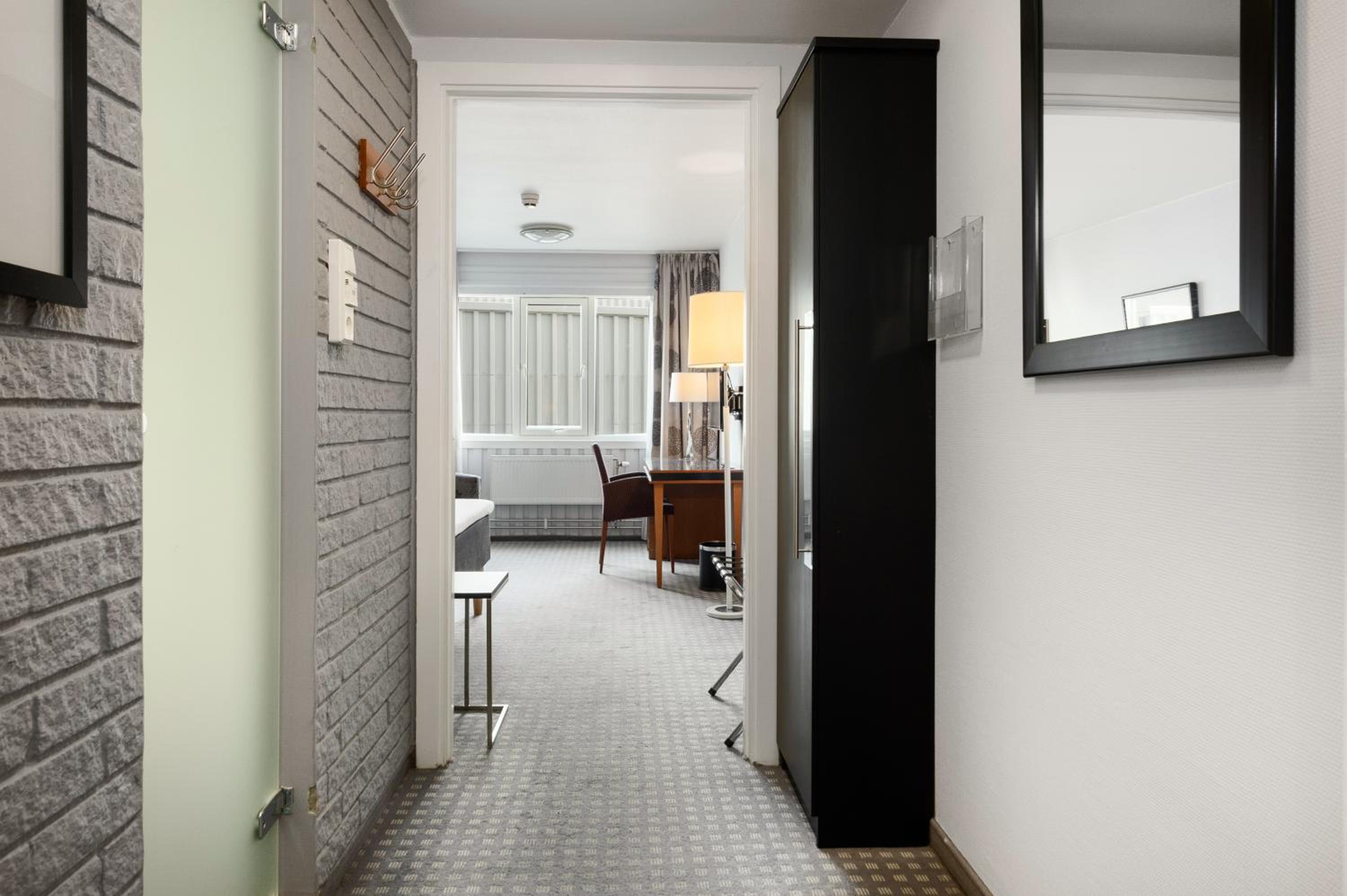 Single Room - Photo 2
