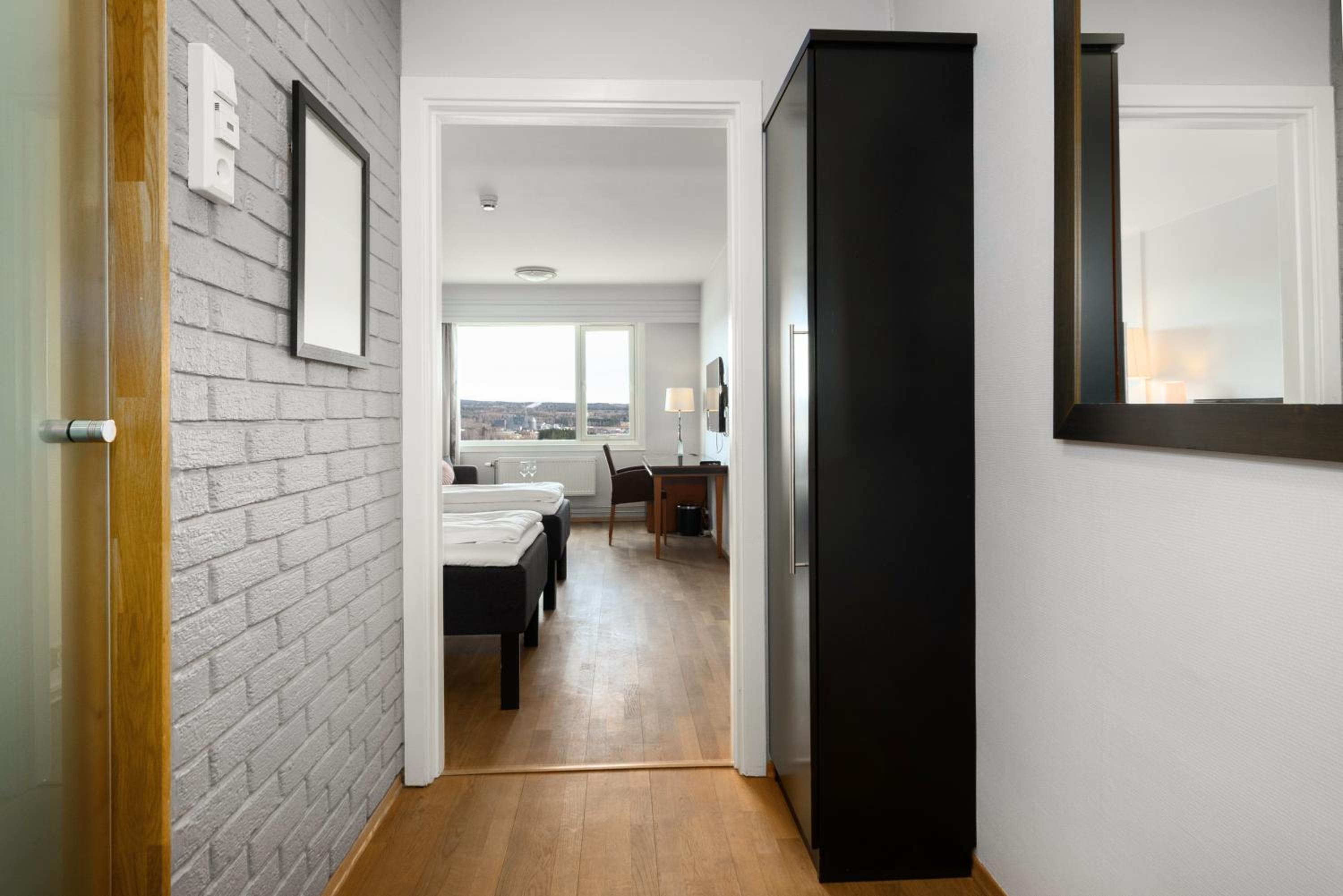 Standard Family Room - Photo 6