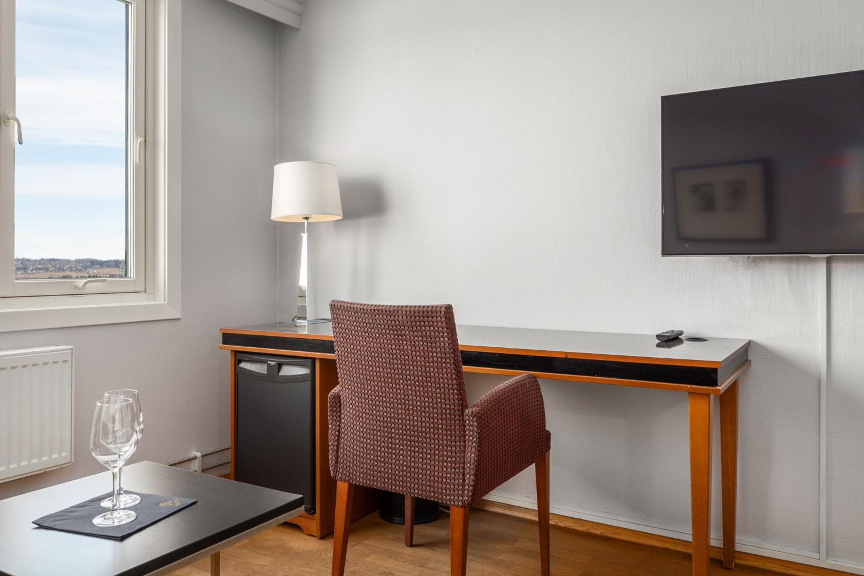 Standard Family Room - Photo 4