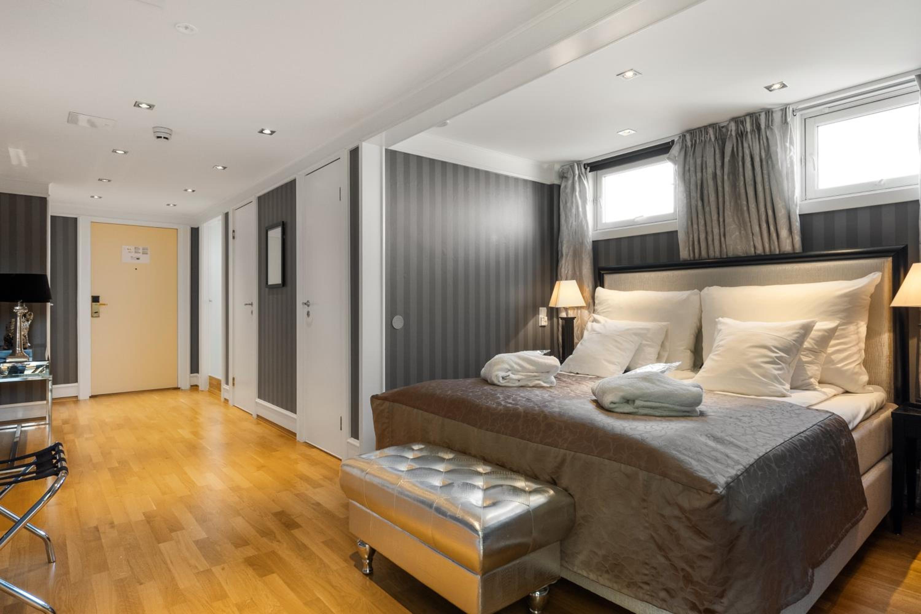 Deluxe King Suite - Photo 1