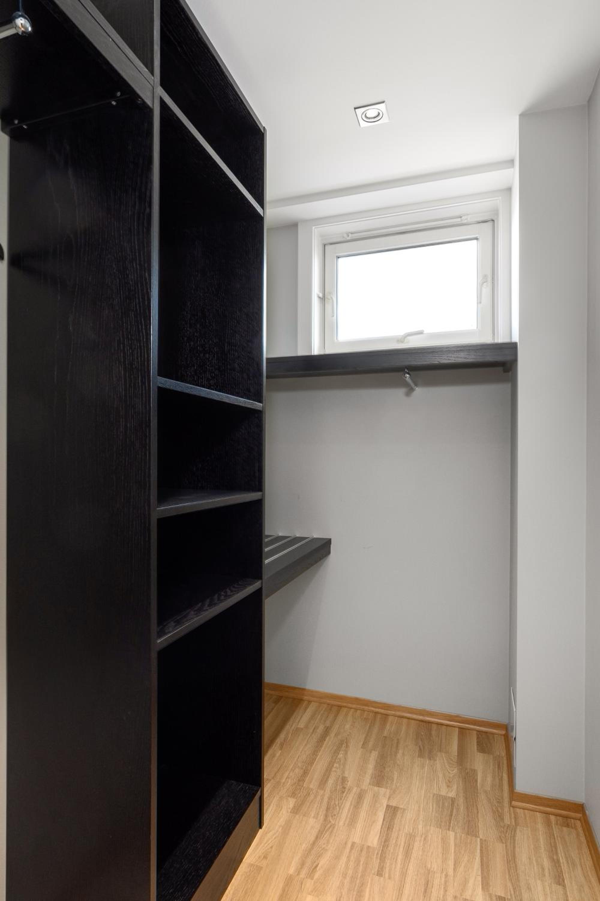 Deluxe King Suite - Photo 10