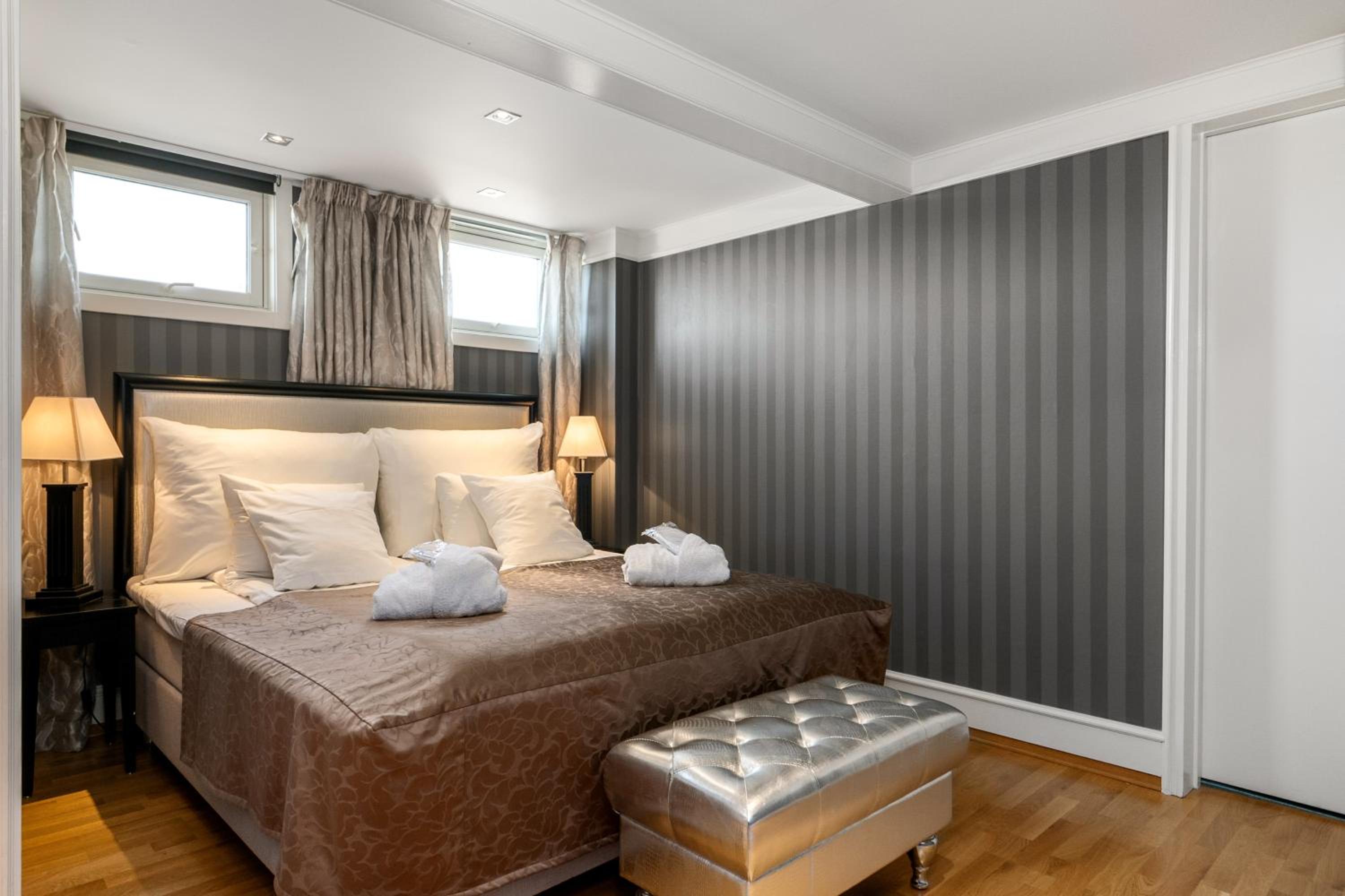 Deluxe King Suite - Photo 5