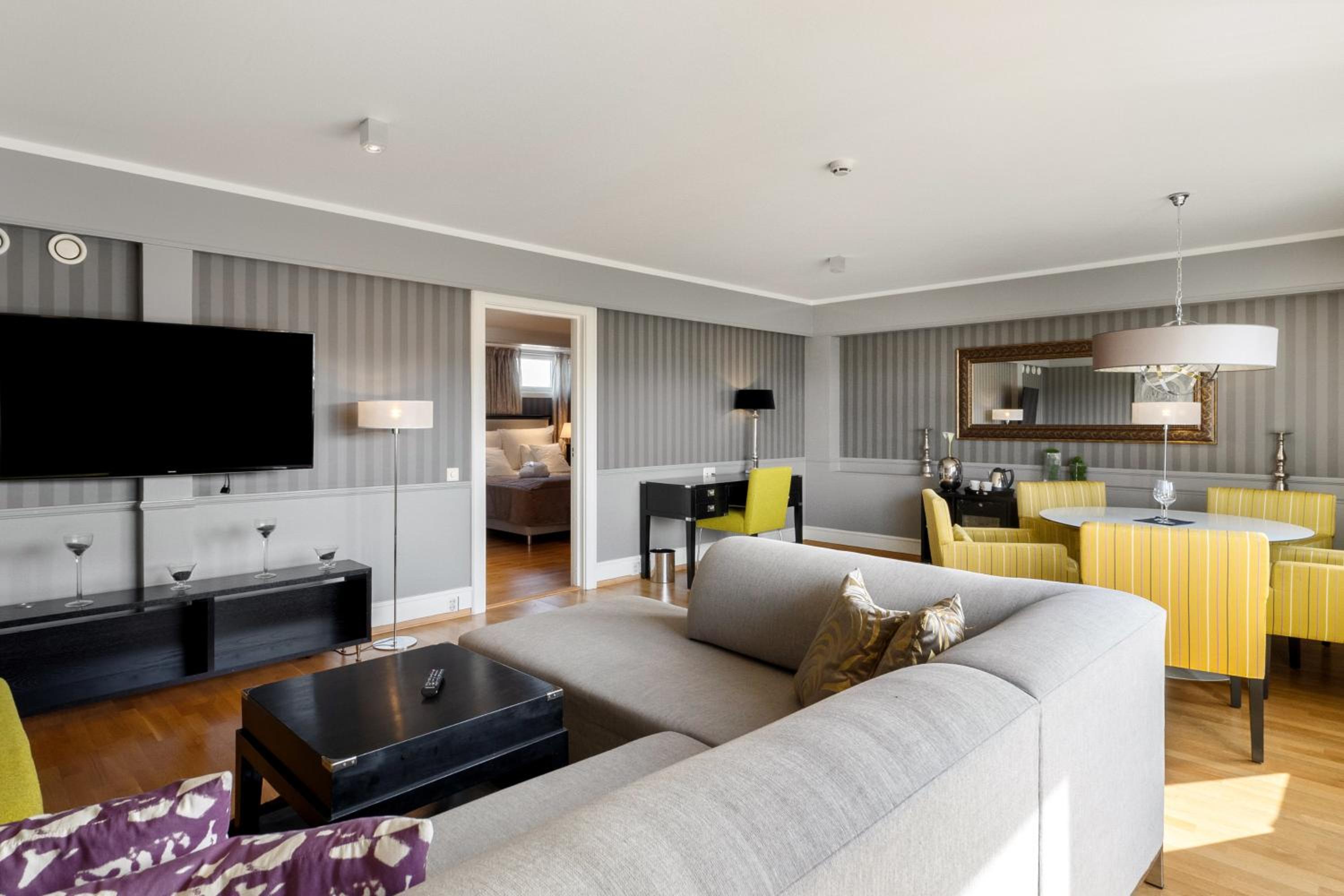 Deluxe King Suite - Photo 4