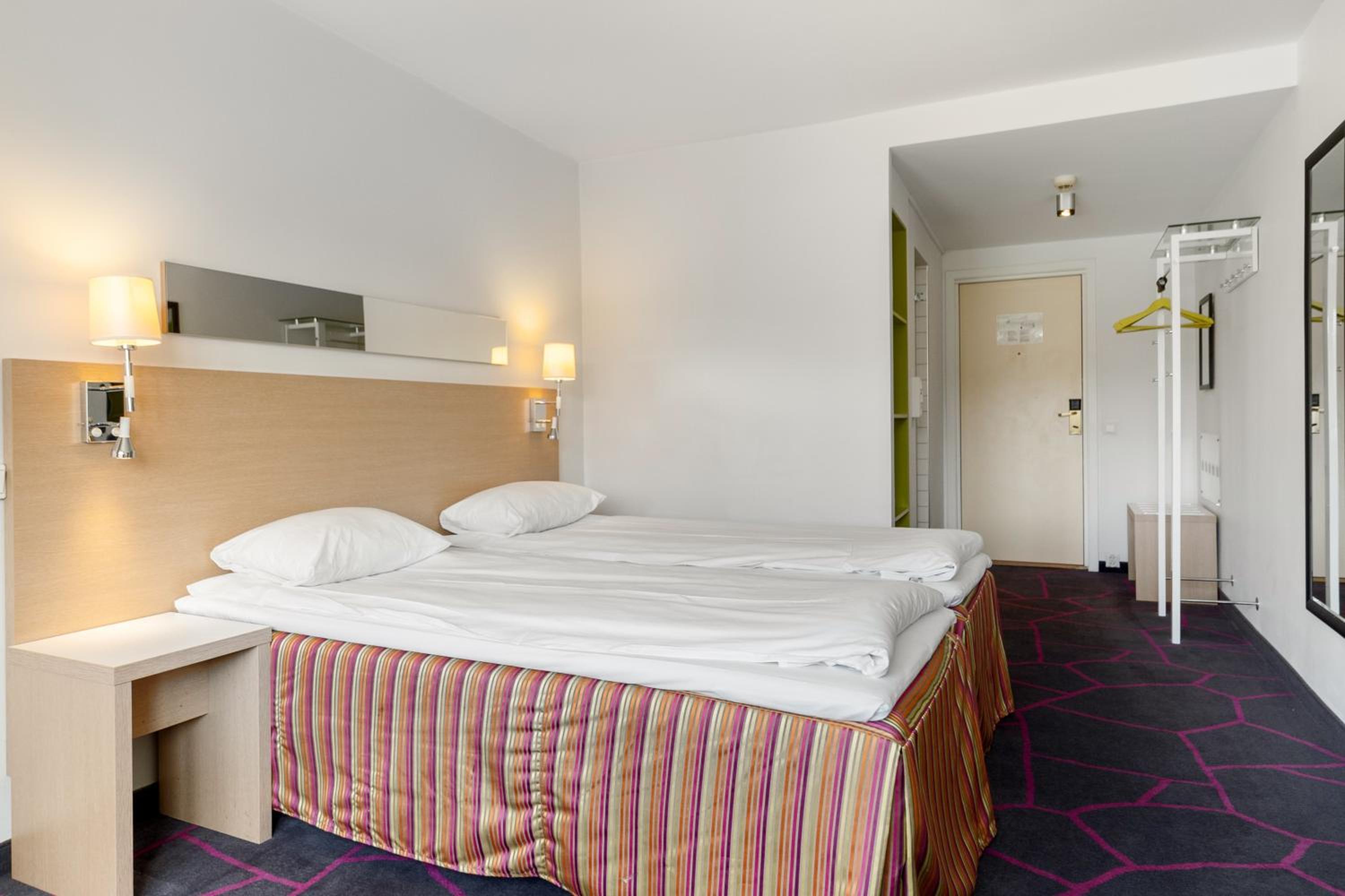 Queen Room - Photo 9