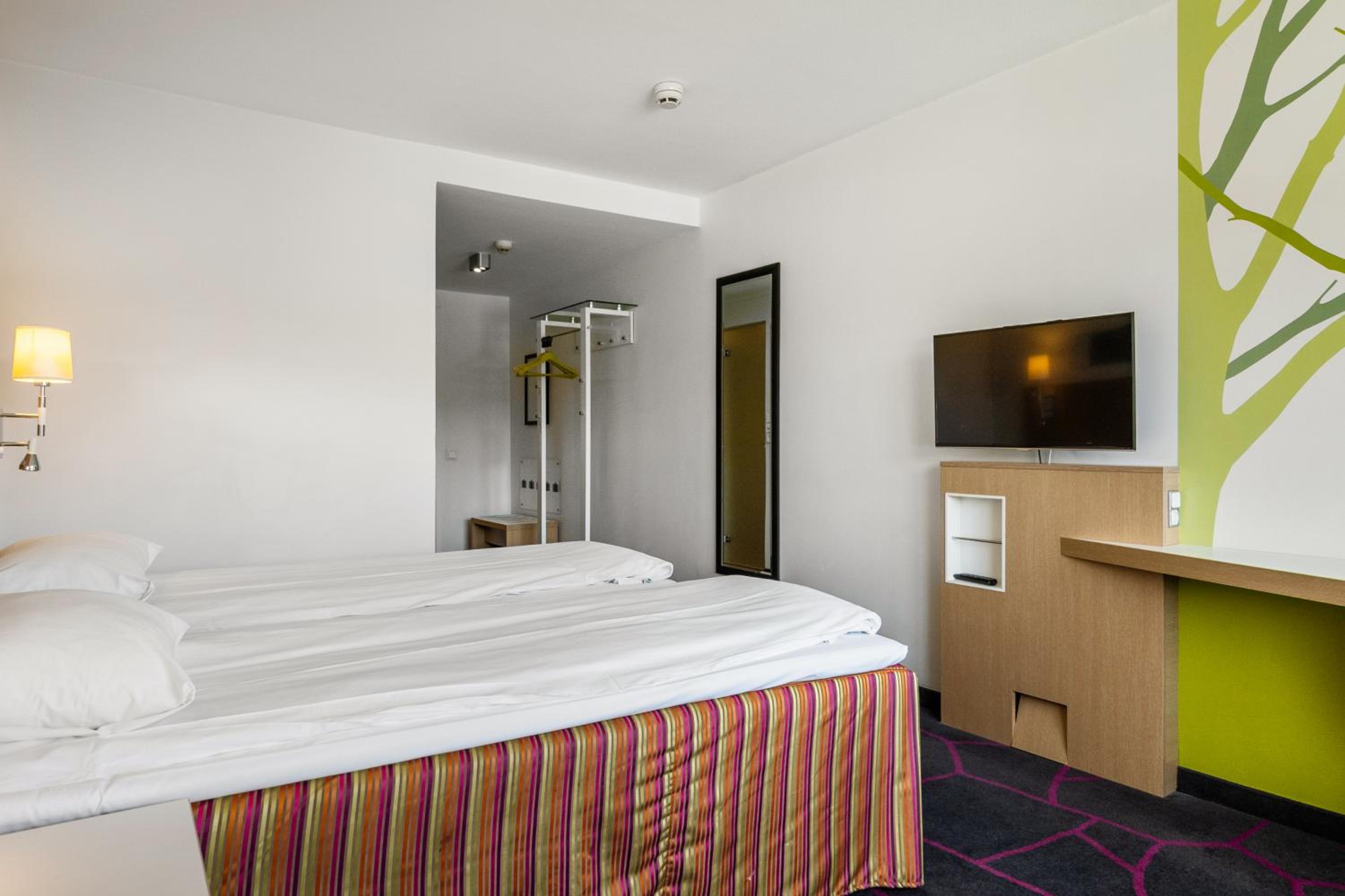 Queen Room - Photo 7