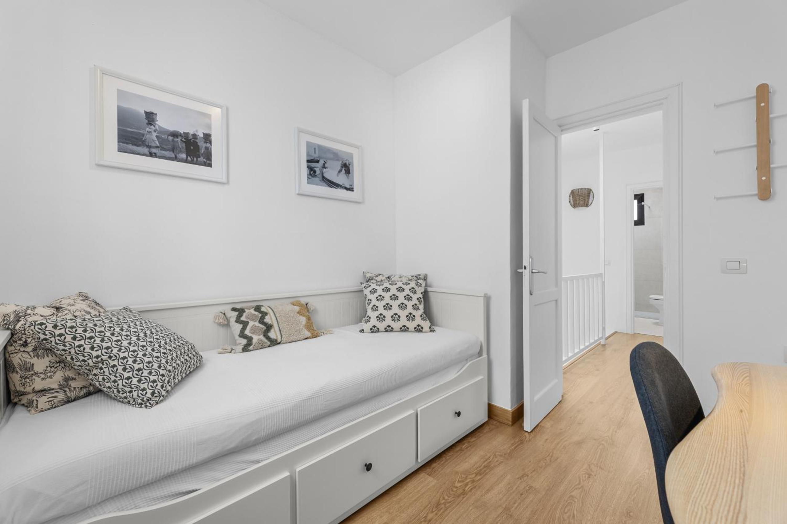 Three-Bedroom House photo 2