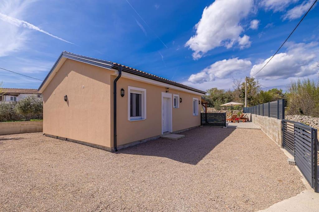 Two-Bedroom House photo 2