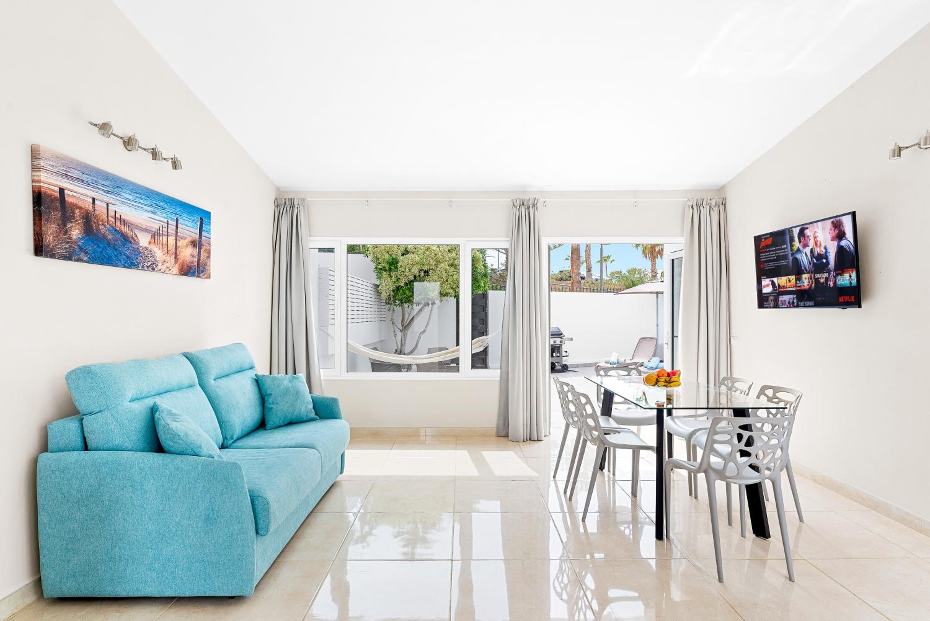 2 Bedrooms Bungalow with Extra Large Terrace