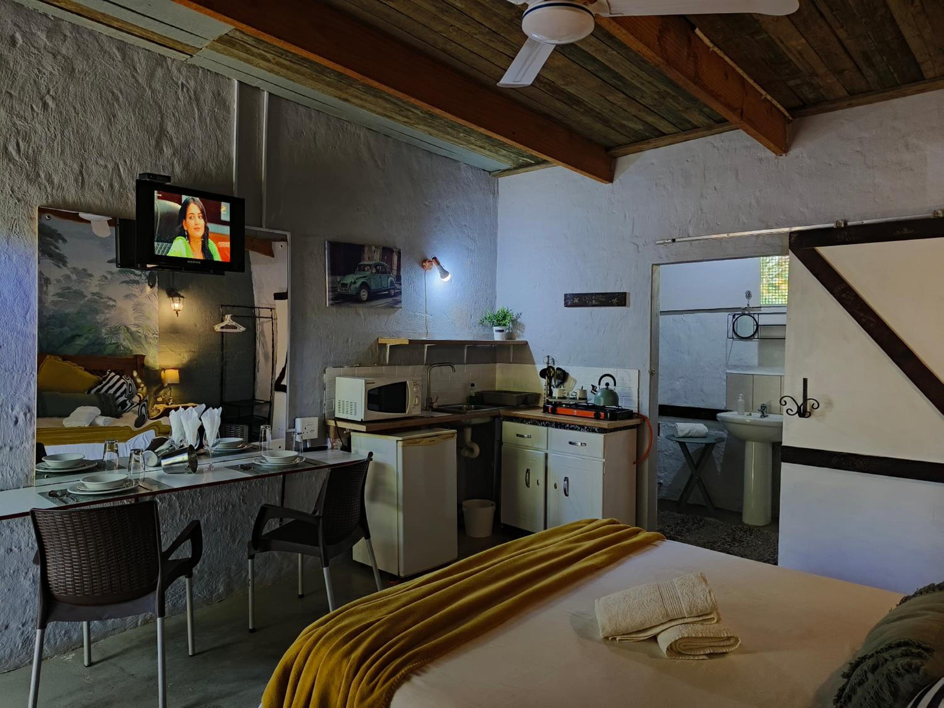 Double Room with Garden View - Photo 3