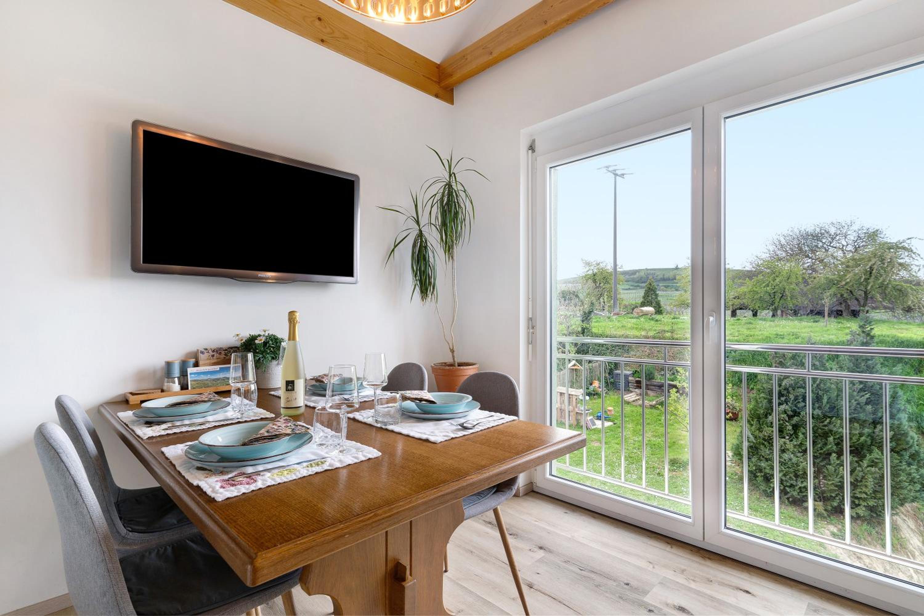 One-Bedroom Apartment with Garden View photo 2
