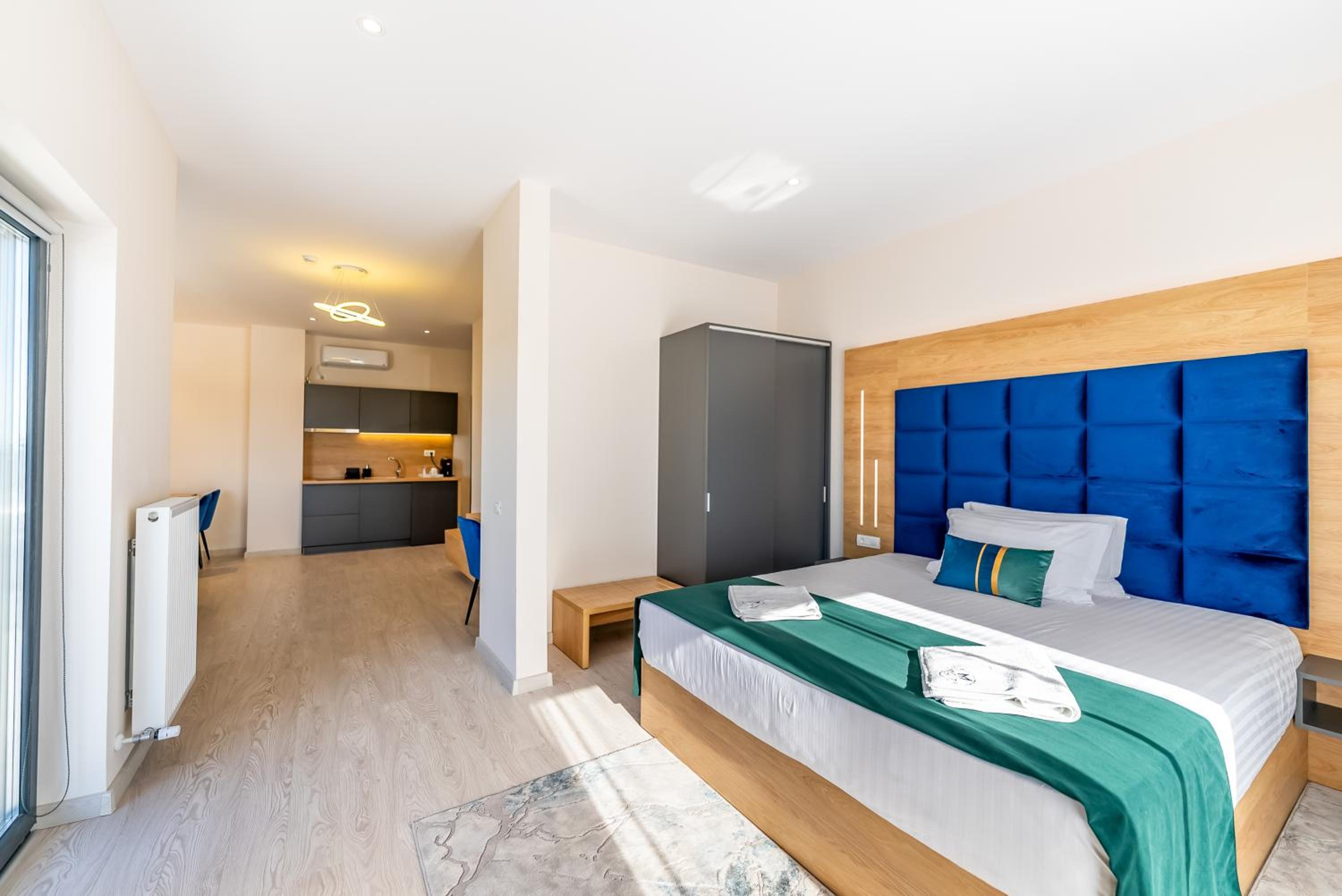 Deluxe Double Room with Balcony photo 3