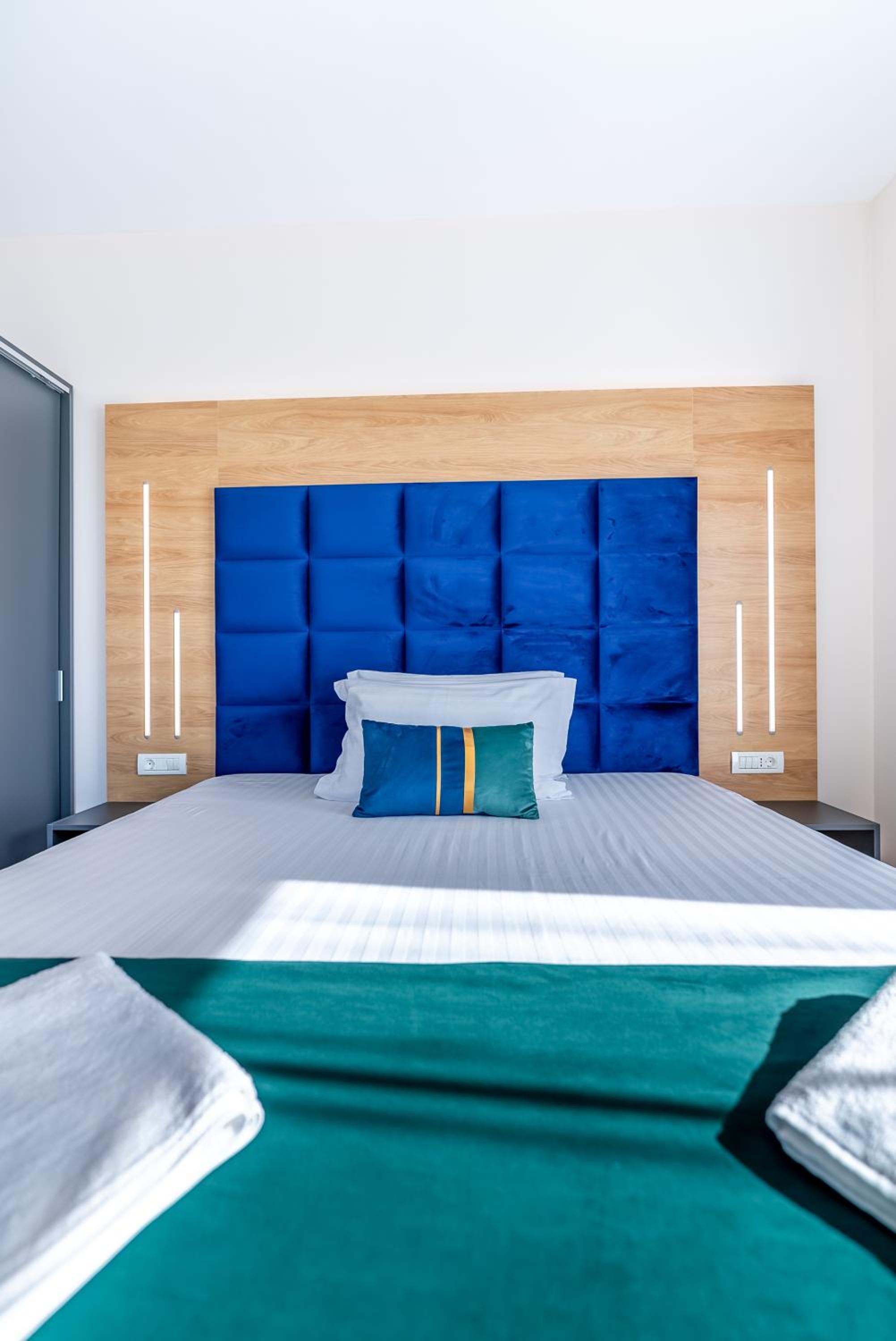 Deluxe Double Room with Balcony photo 2