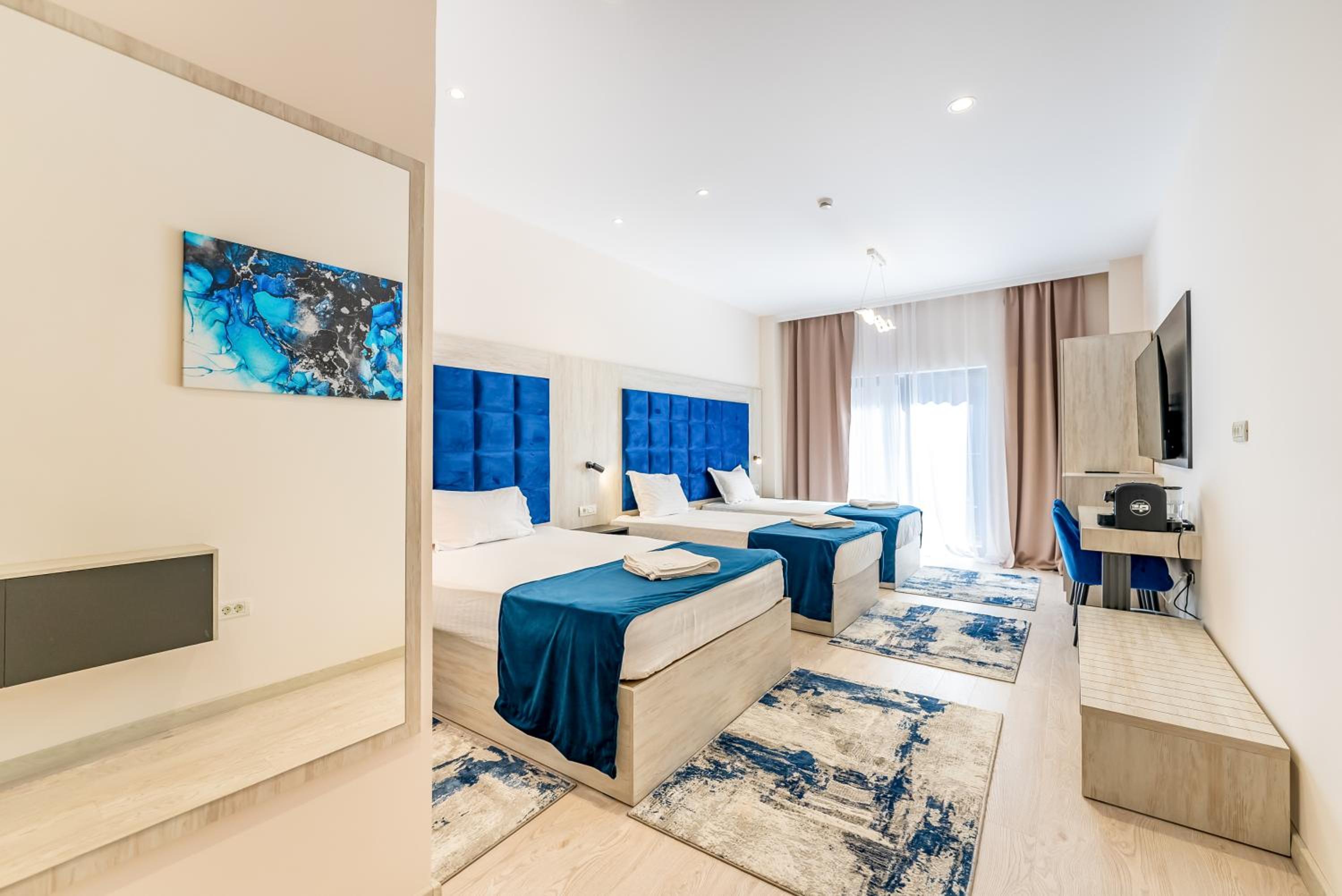 Triple Room with Balcony photo 1