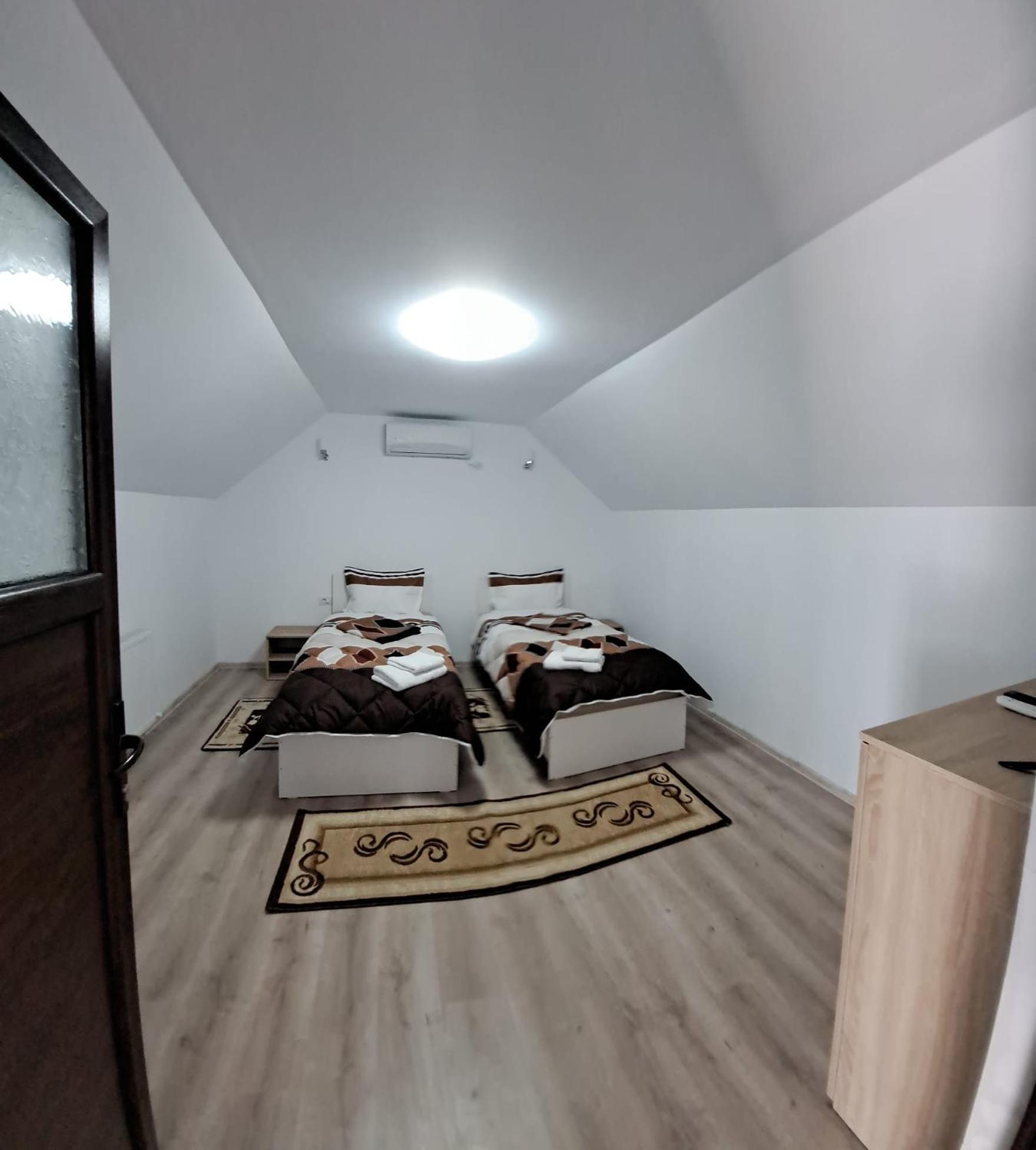 Double or Twin Room photo 3
