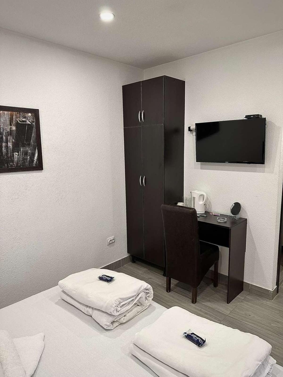 One-Bedroom Apartment photo 3