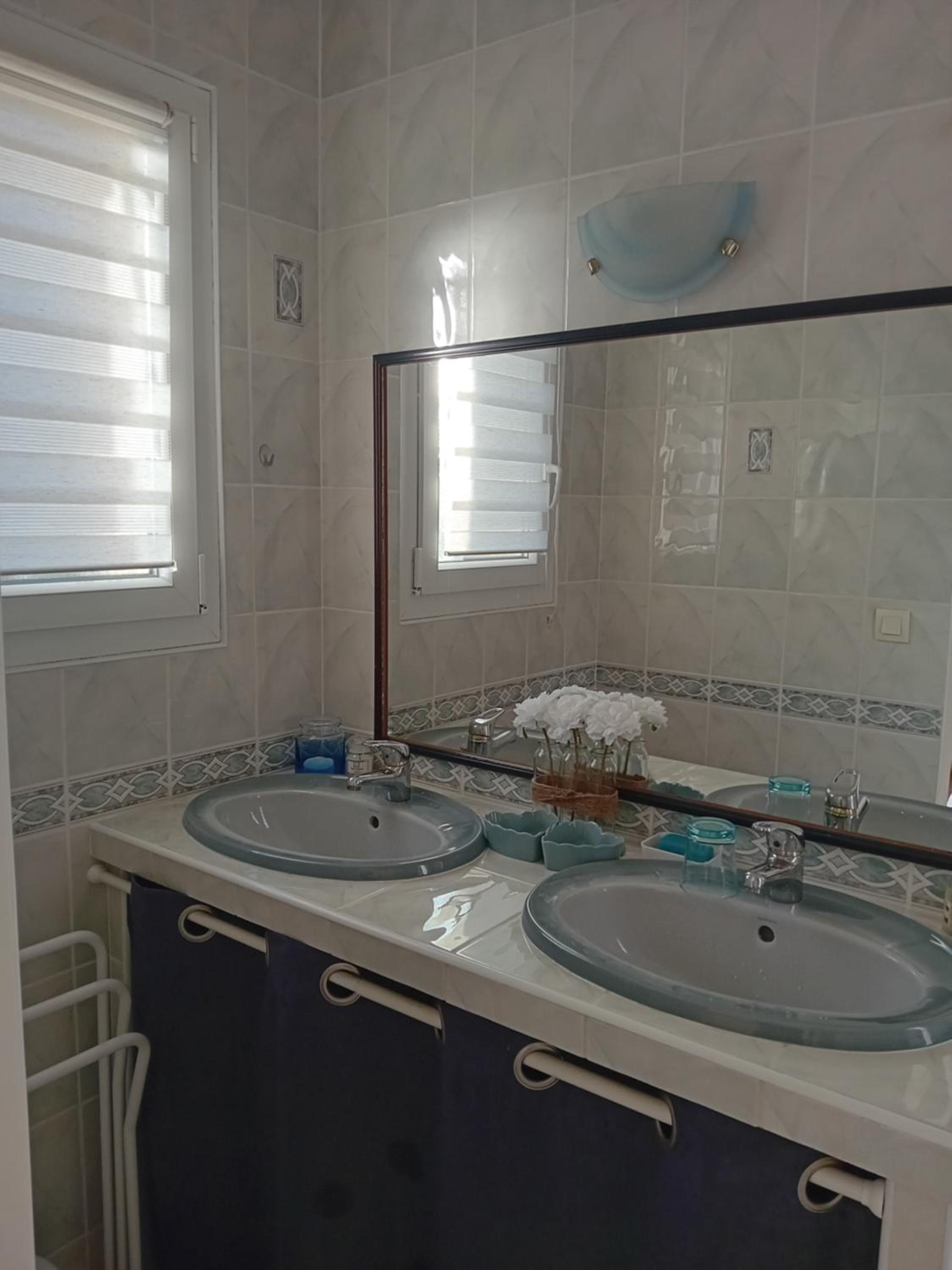 Double Room with Private Bathroom - Photo 7