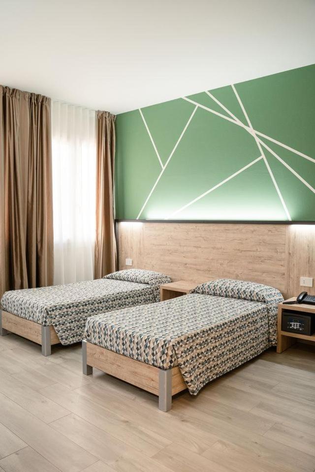 Twin Room - Photo 1