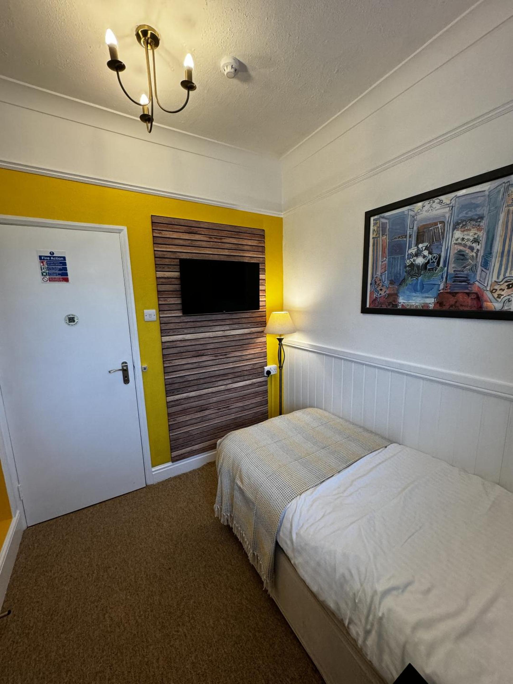 Small Single Room photo 1