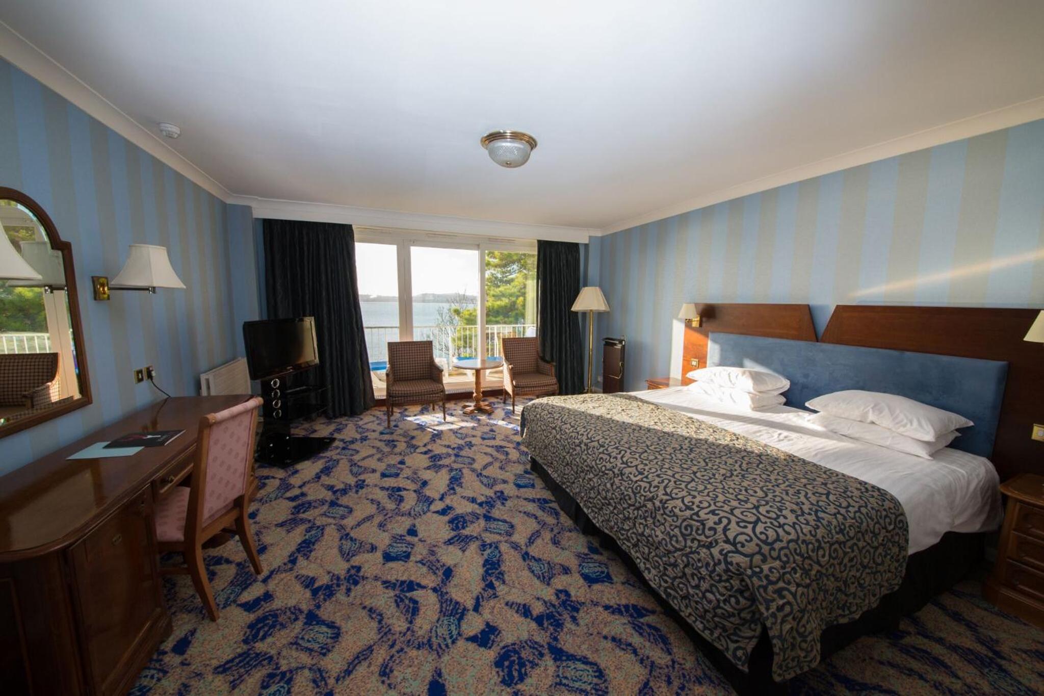 Deluxe King Room with Sea View - Photo 1
