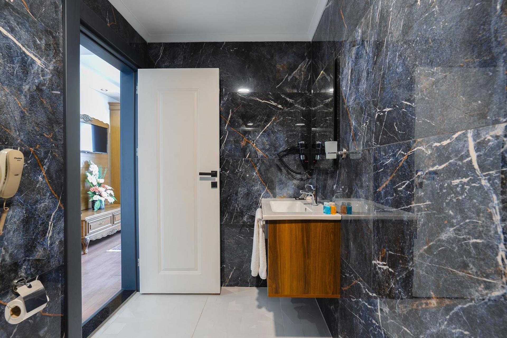 Suite with Sea View - Photo 6