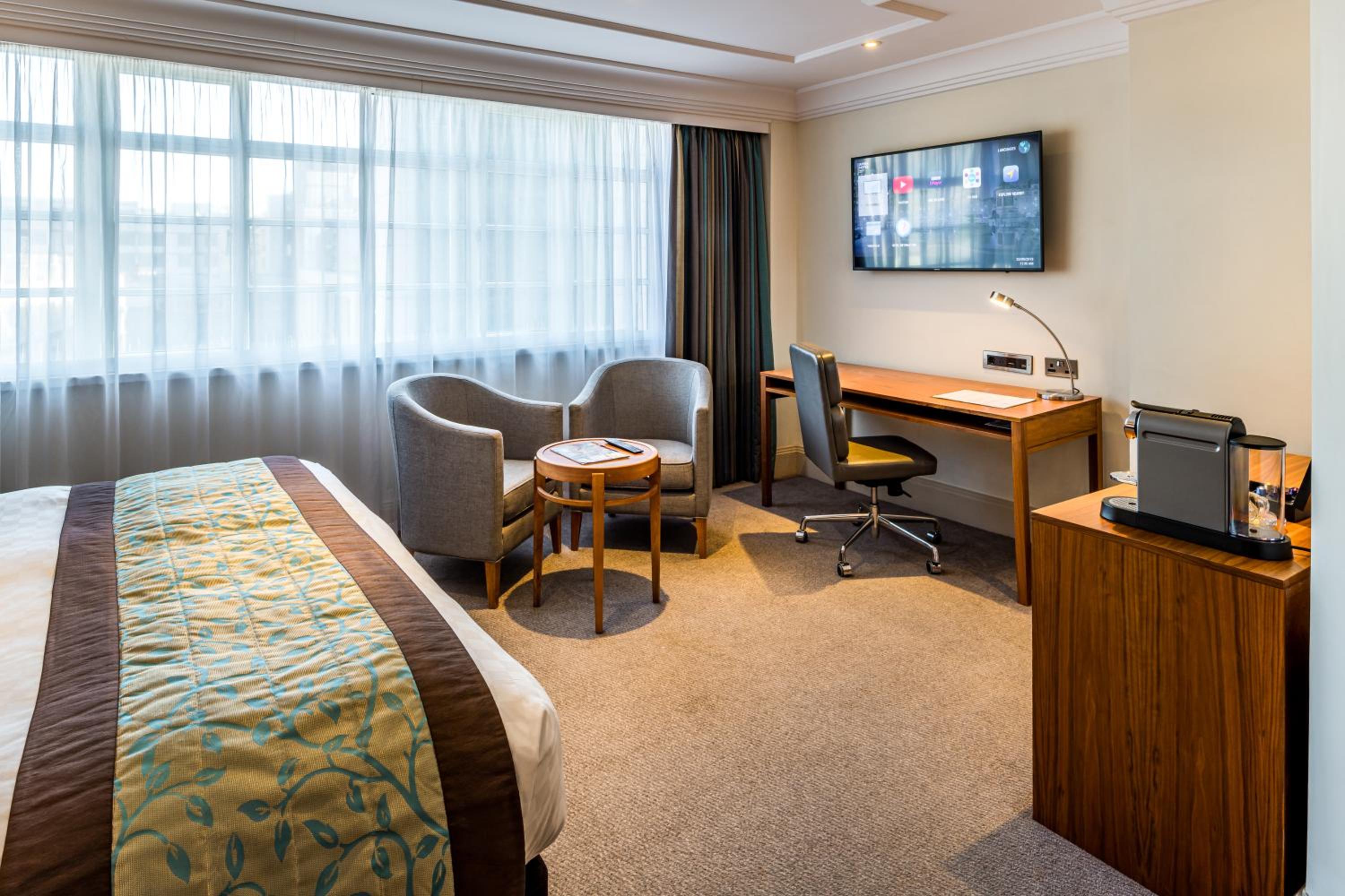 Deluxe King Room photo 2