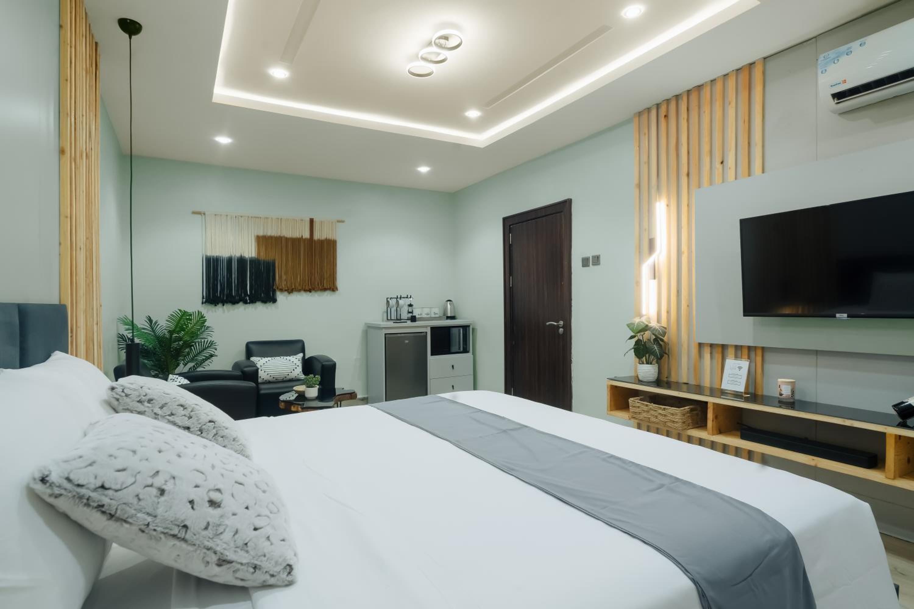 Deluxe King Room