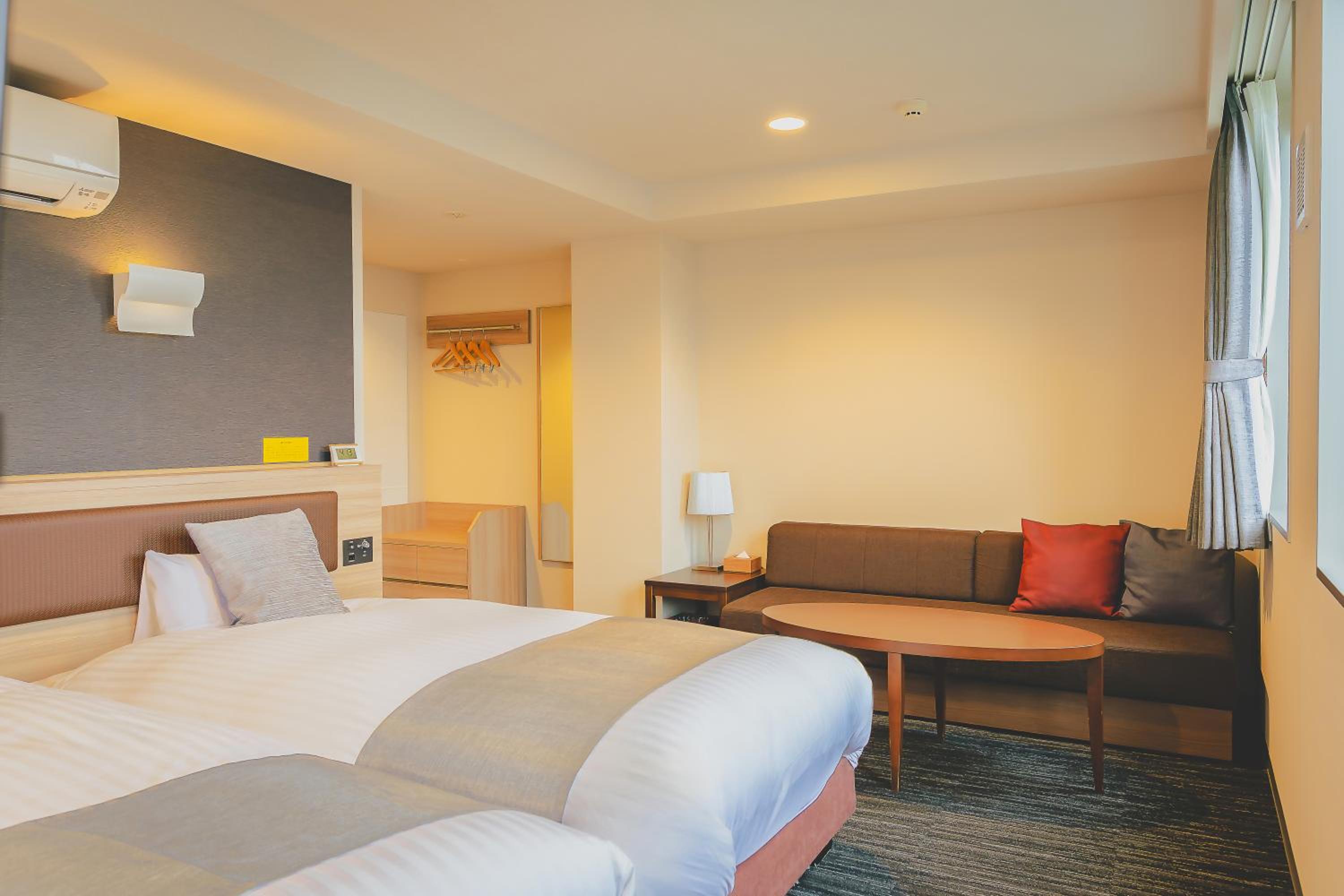 Twin Room with Private External Bathroom