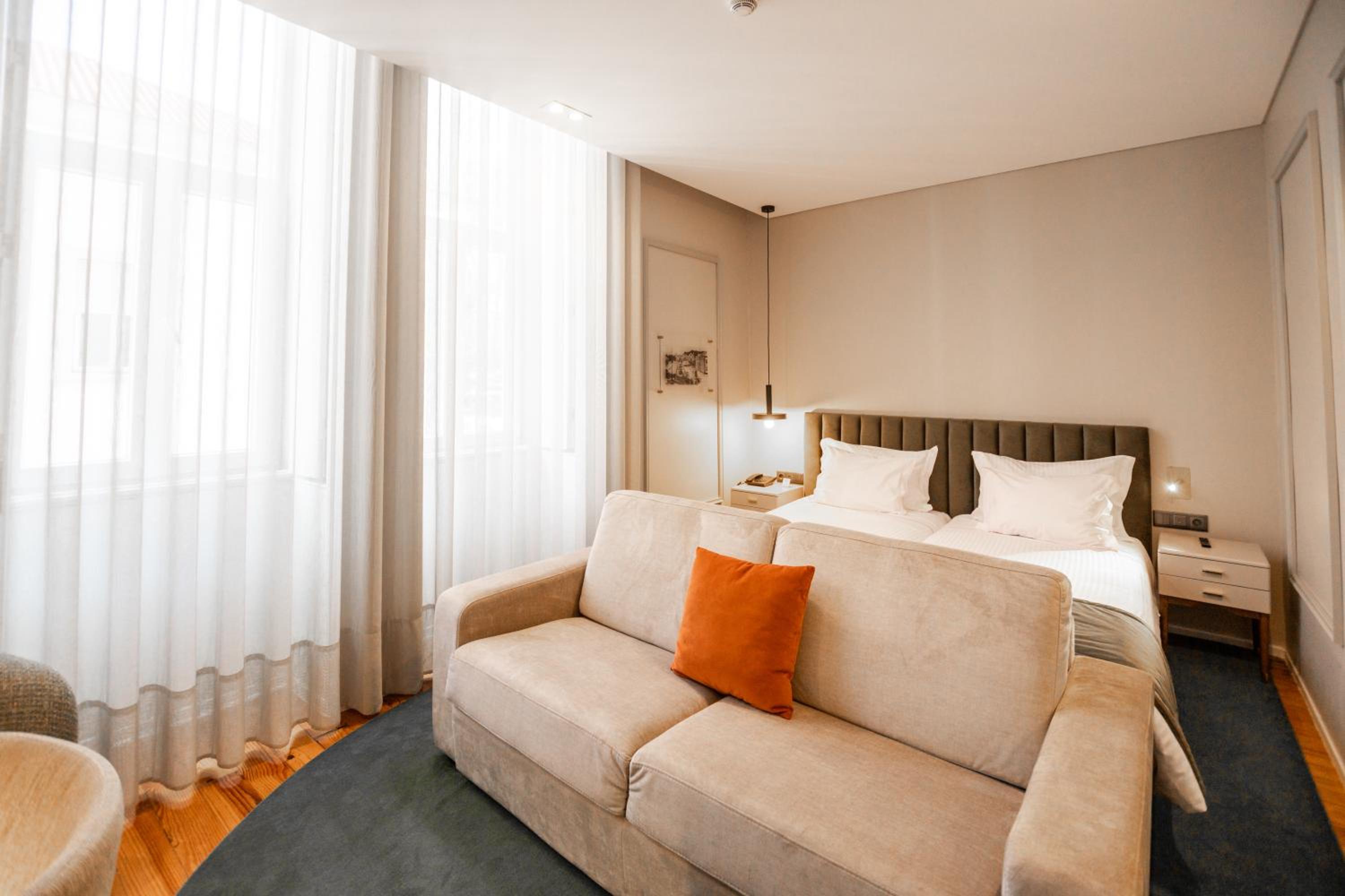 Deluxe Twin Room - Photo 11