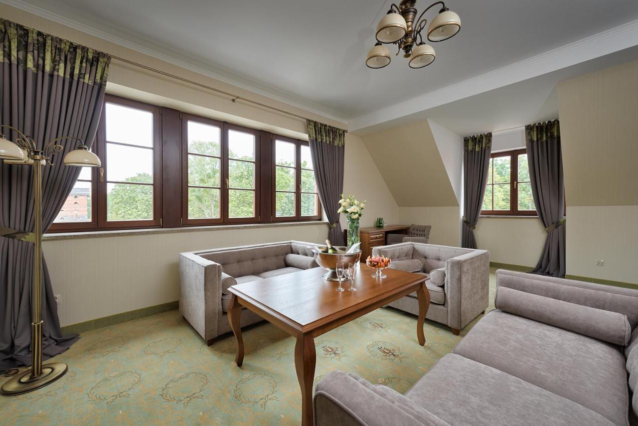 Deluxe Suite with Spa Bath photo 2