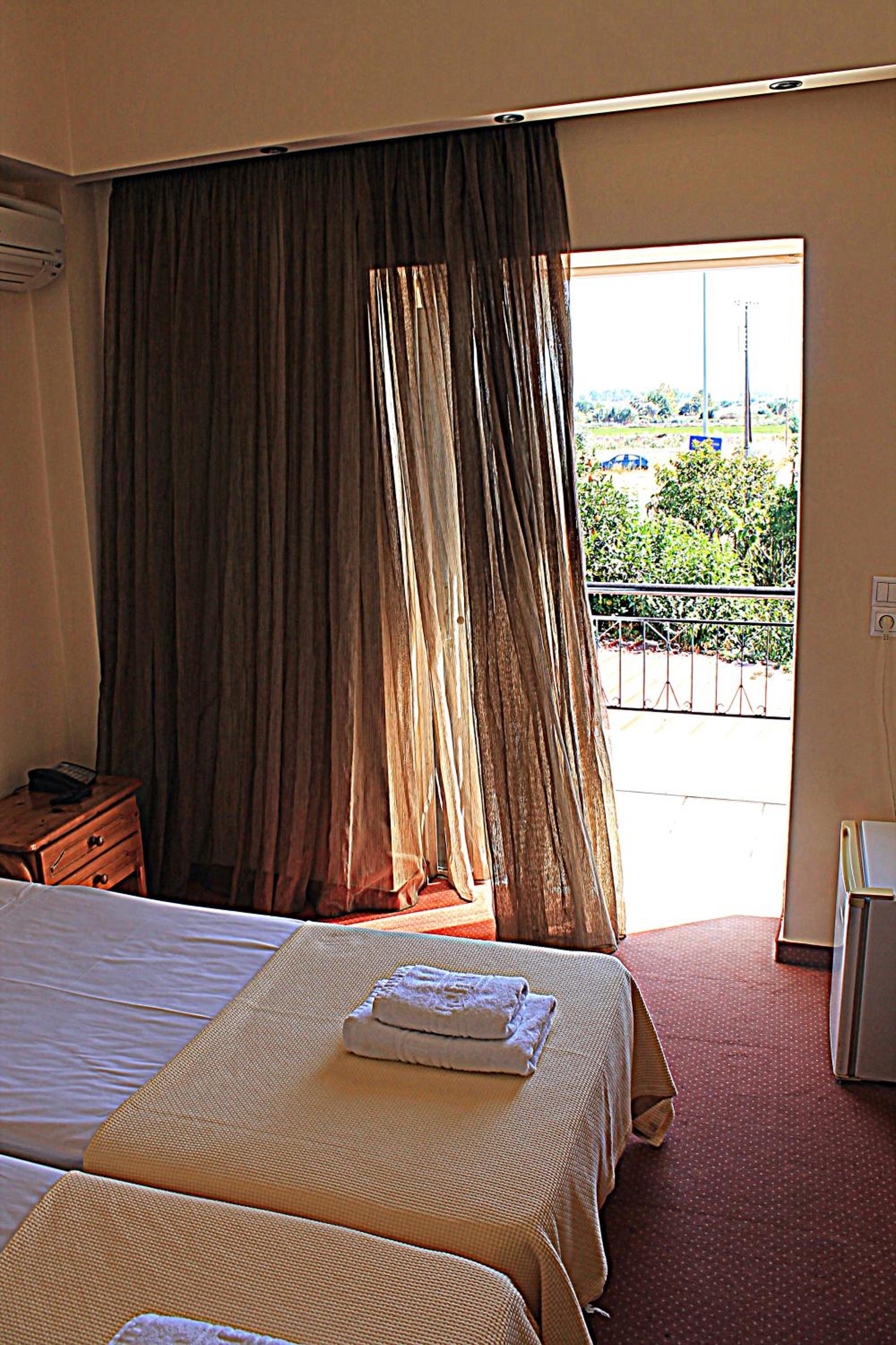 Double or Twin Room - Photo 7