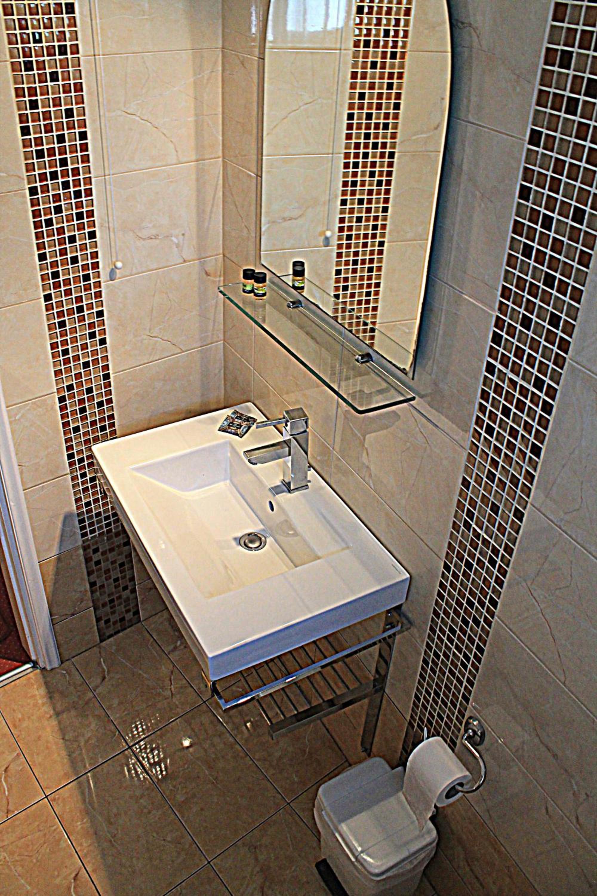 Double or Twin Room - Photo 19