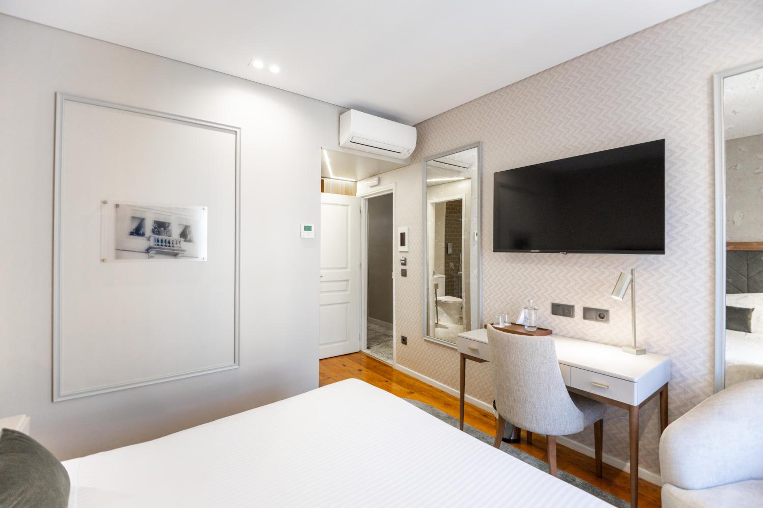 Deluxe Double Room - Photo 10