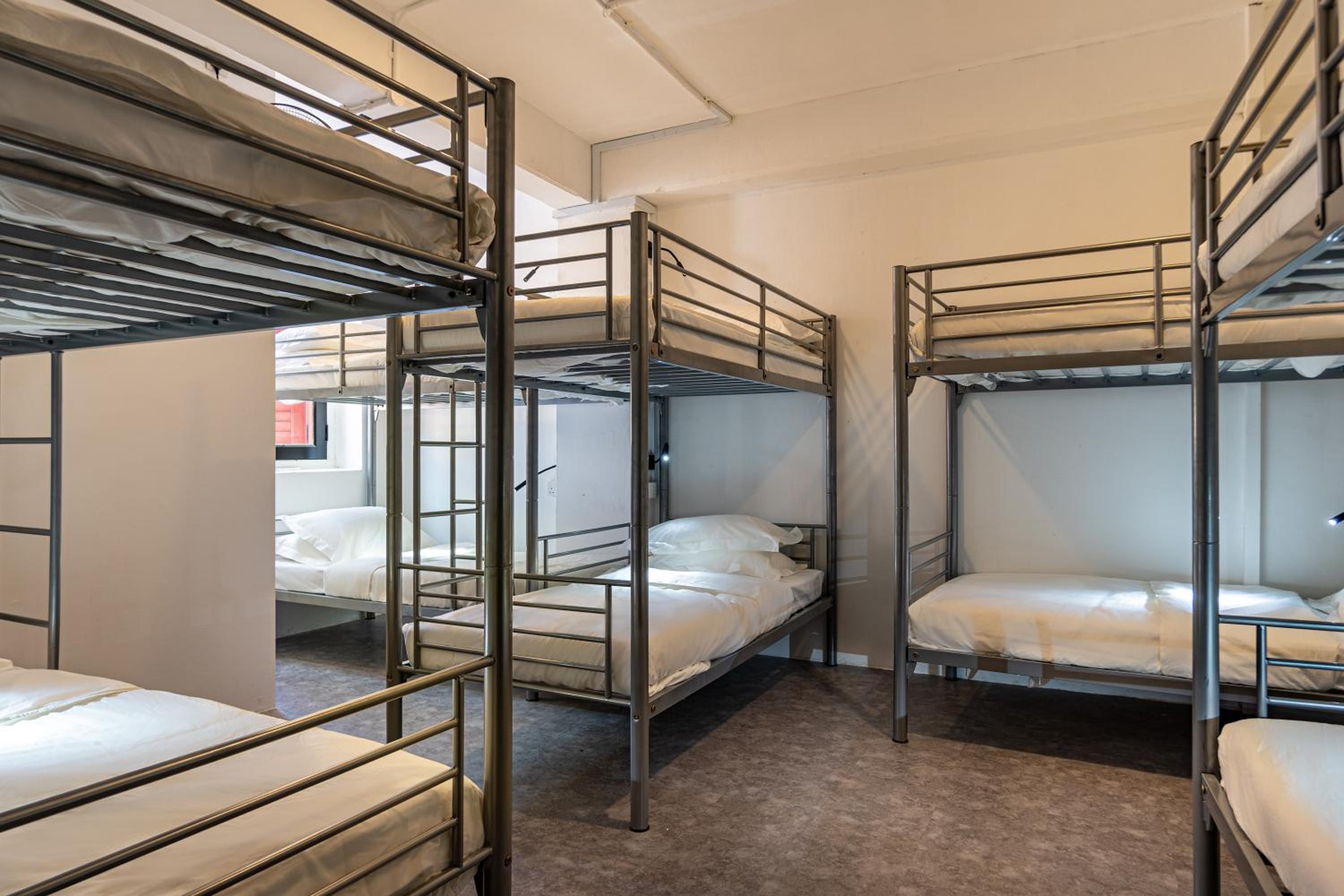 10-Bed Mixed Dormitory Room photo 1