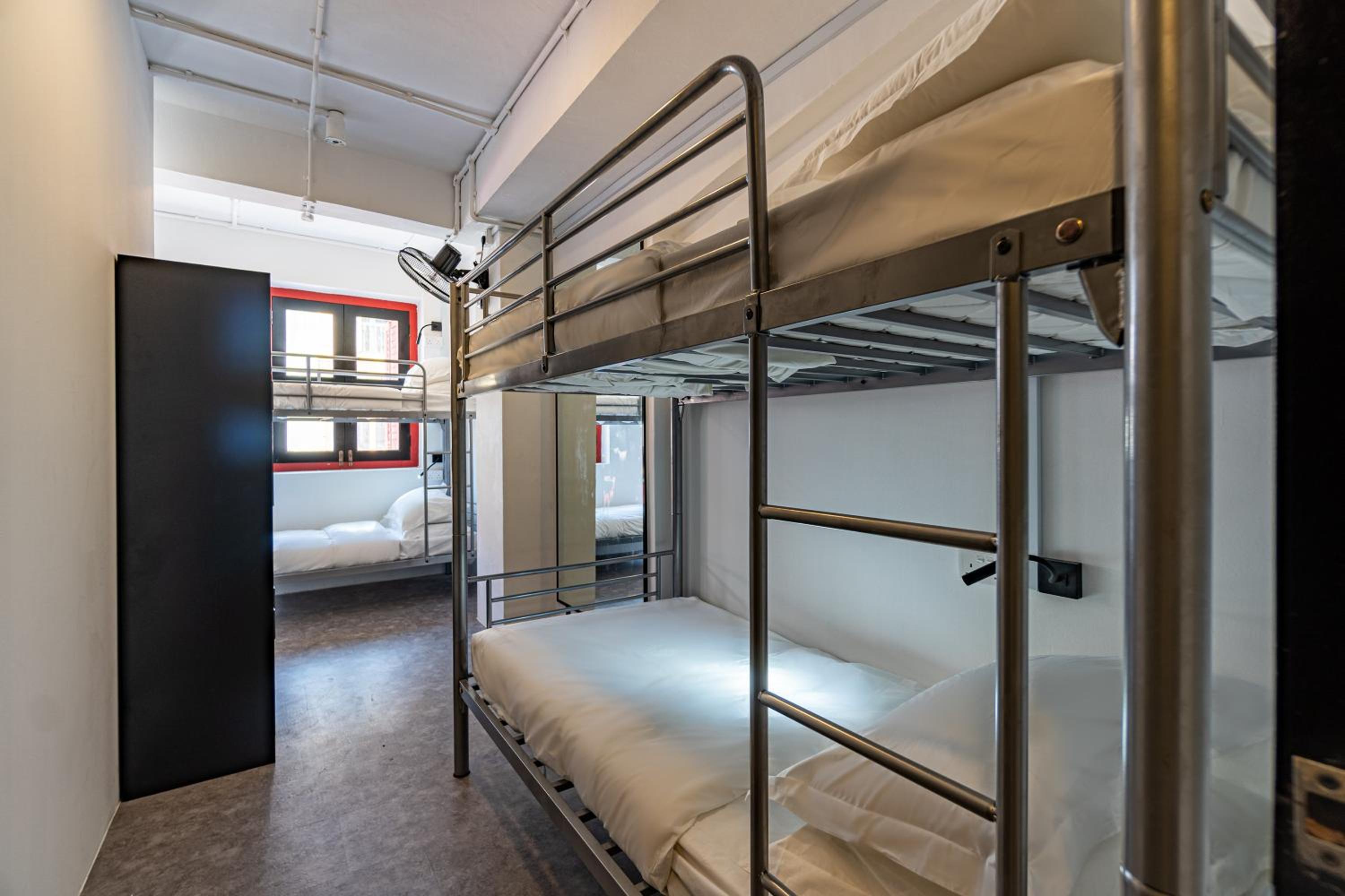 Single Bed in 6-Bed Mixed Dorm photo 2