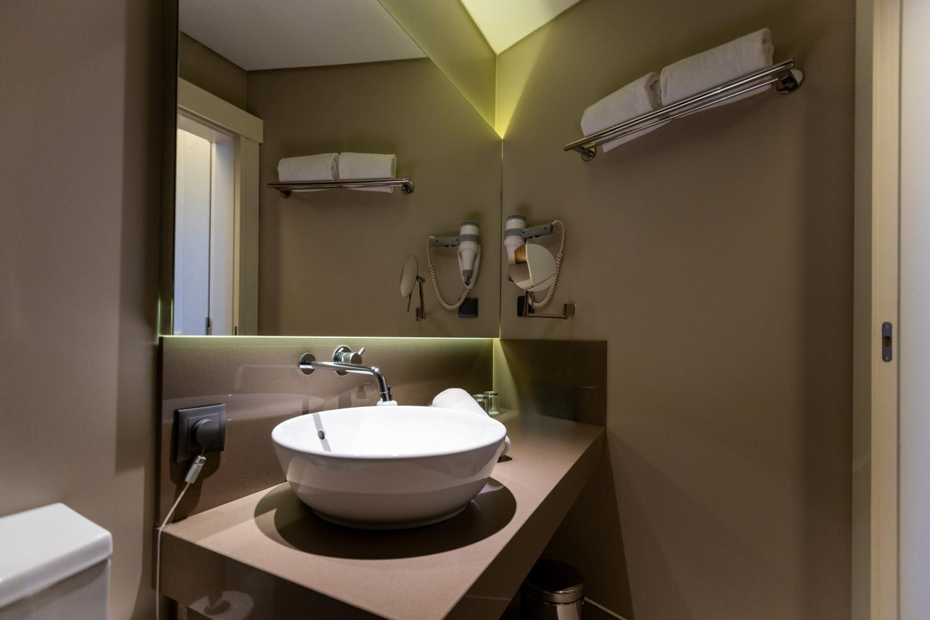 Classic Double or Twin Room - Photo 2