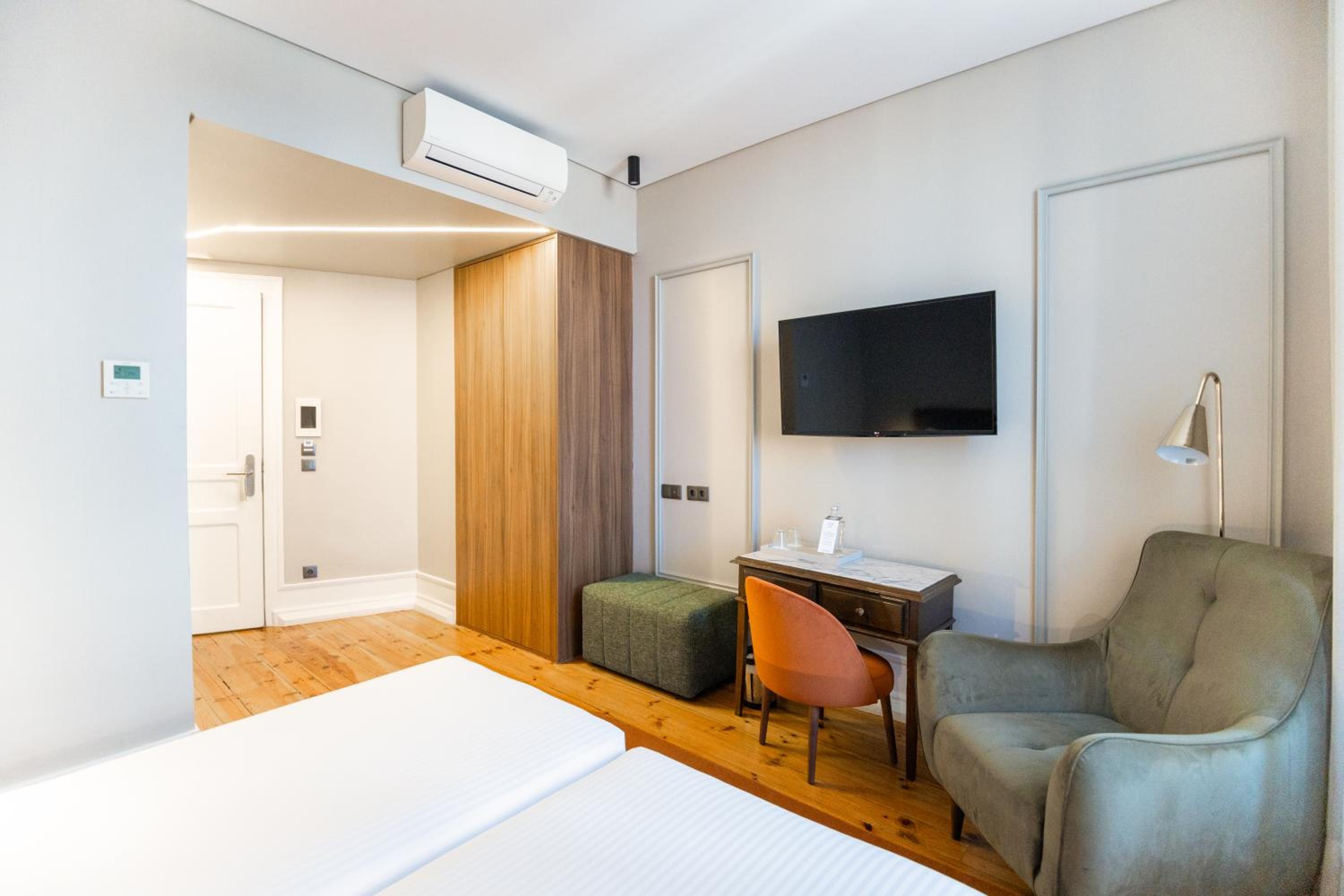 Classic Double or Twin Room - Photo 10