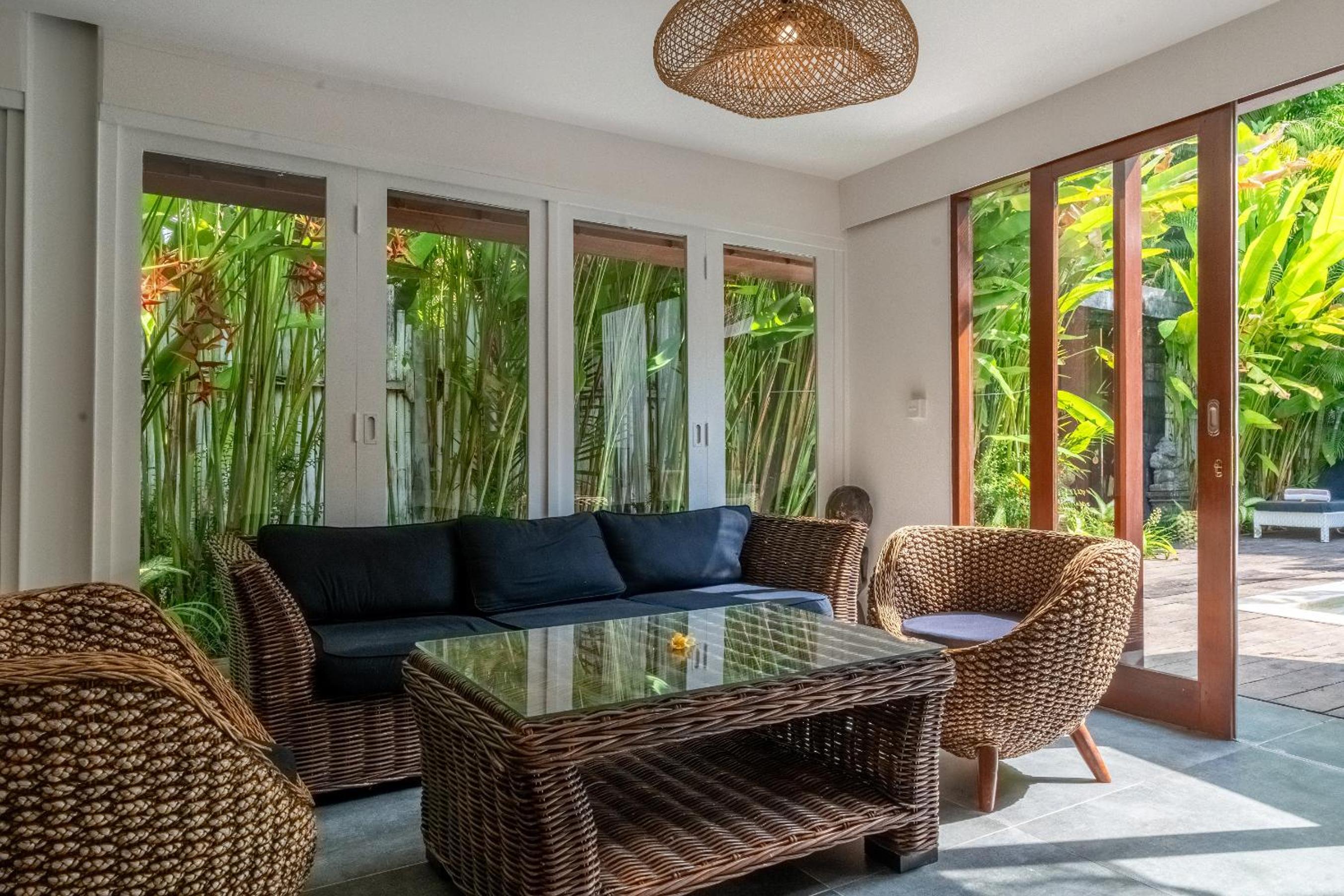 Villa with Private Pool - Photo 8
