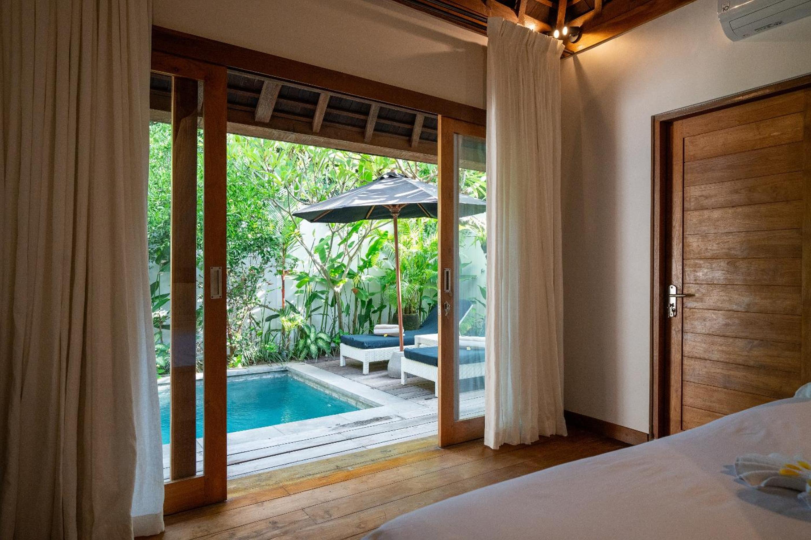 Three-Bedroom Villa - Photo 8
