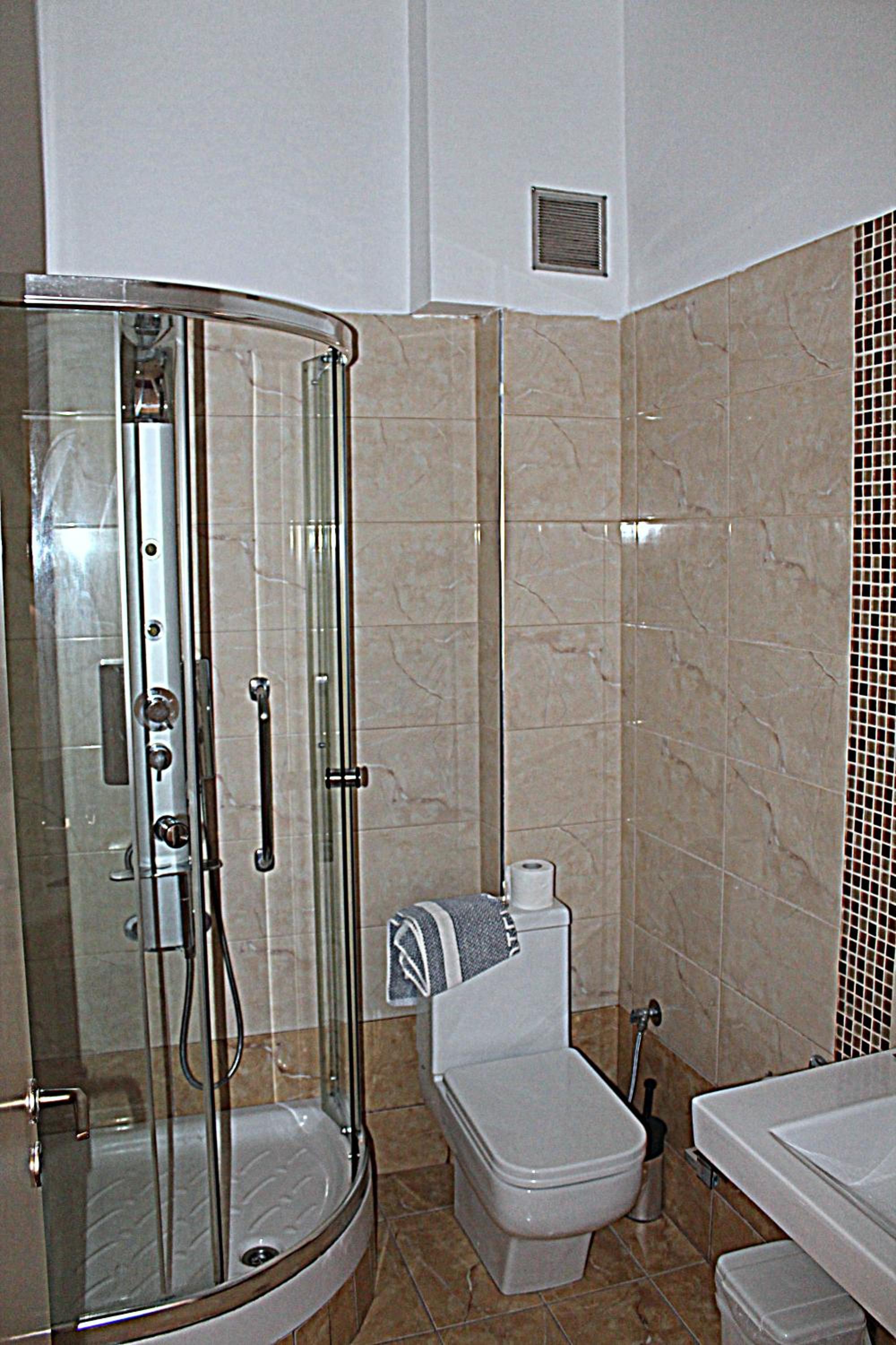 Double or Twin Room - Photo 6