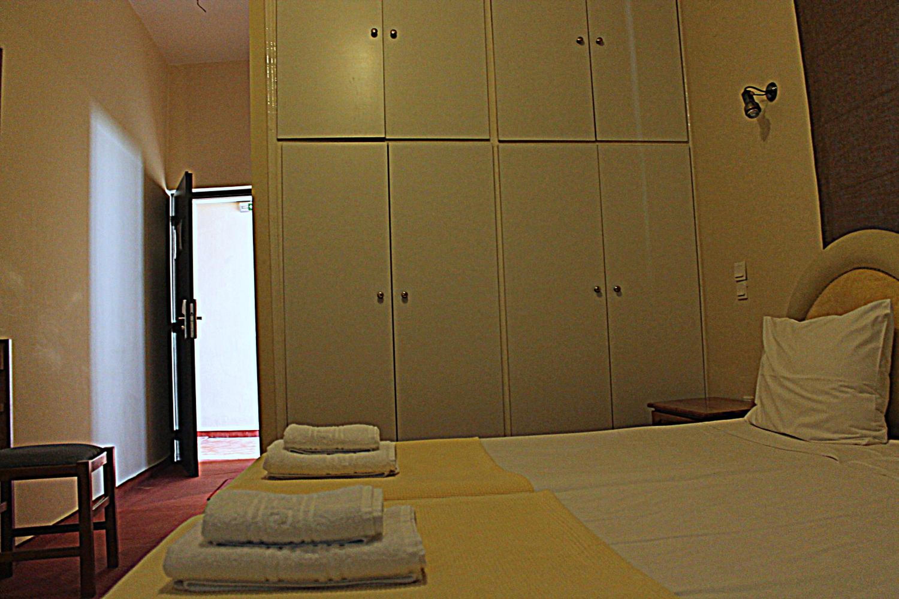 Double or Twin Room - Photo 4