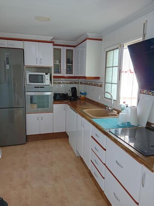 Four-Bedroom House photo 3