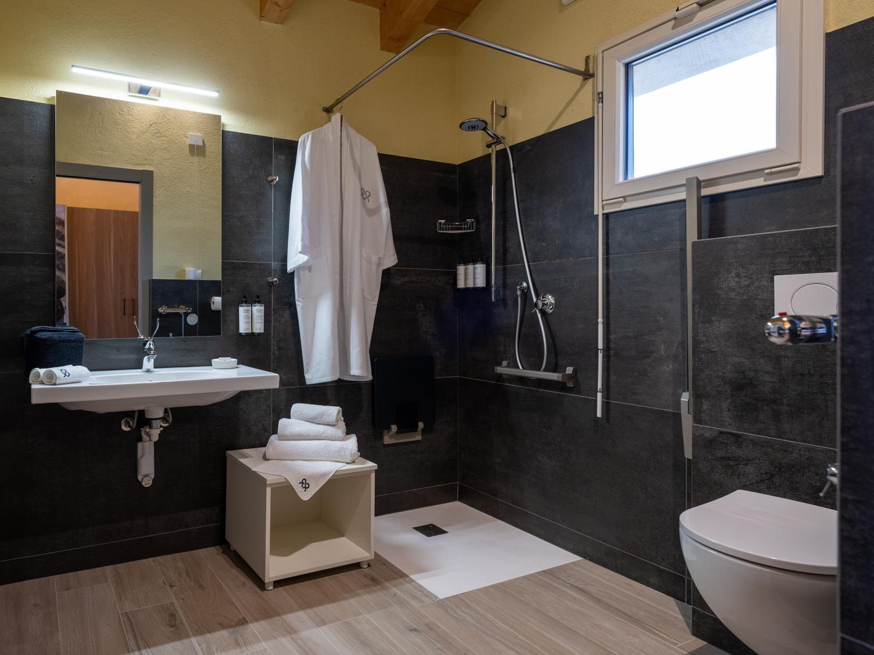 King Room - Disability Access photo 3