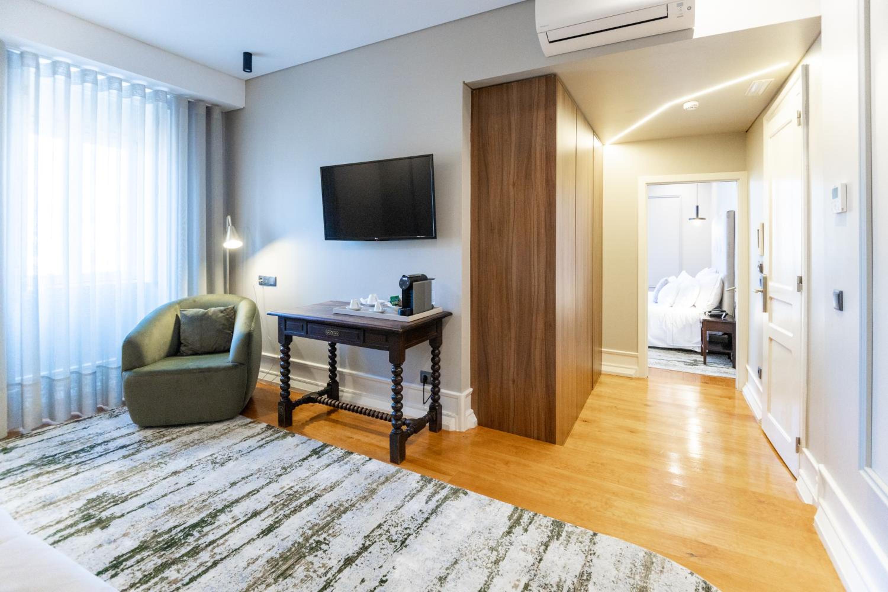 Suite - Photo 10
