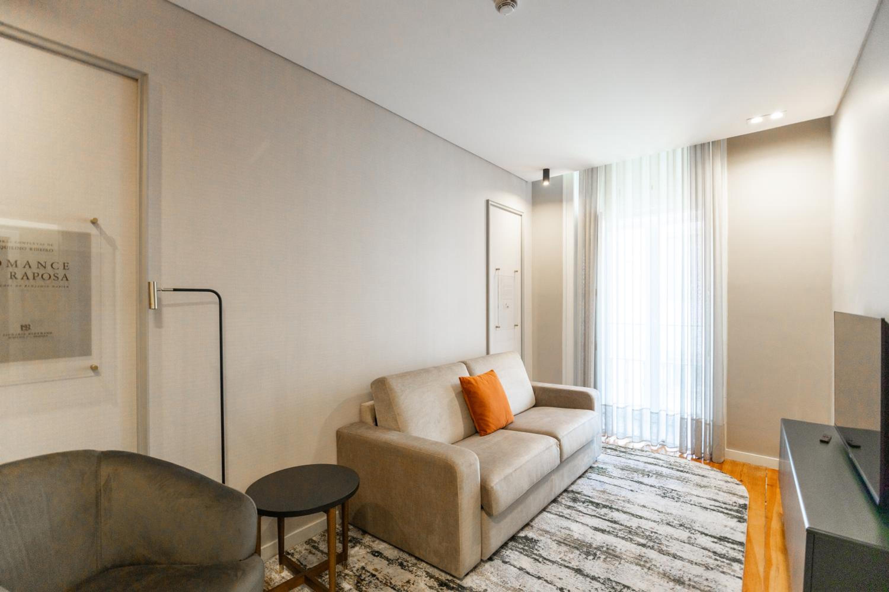 Suite - Photo 9