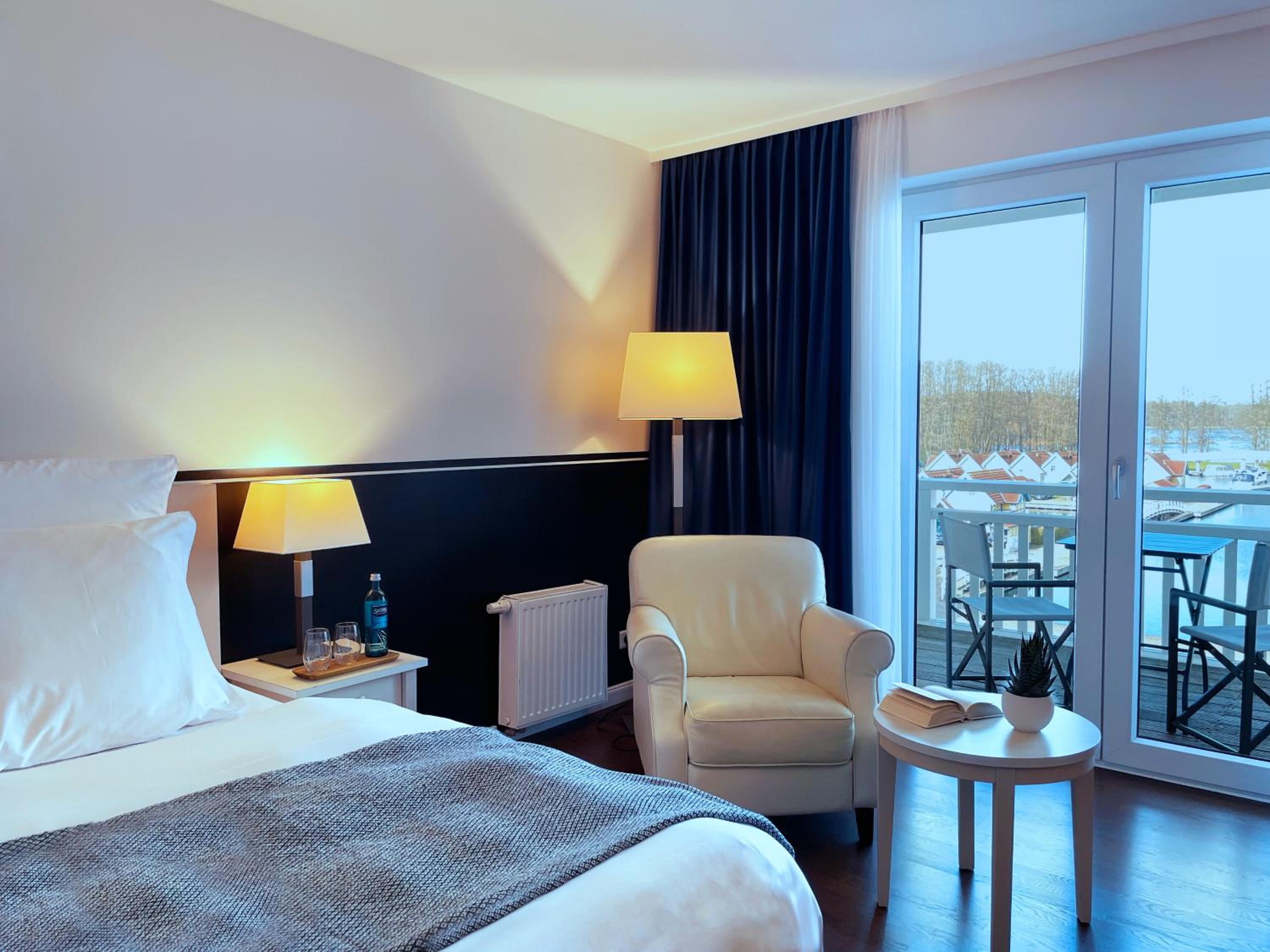 Superior Double Room with Lake View - Photo 3