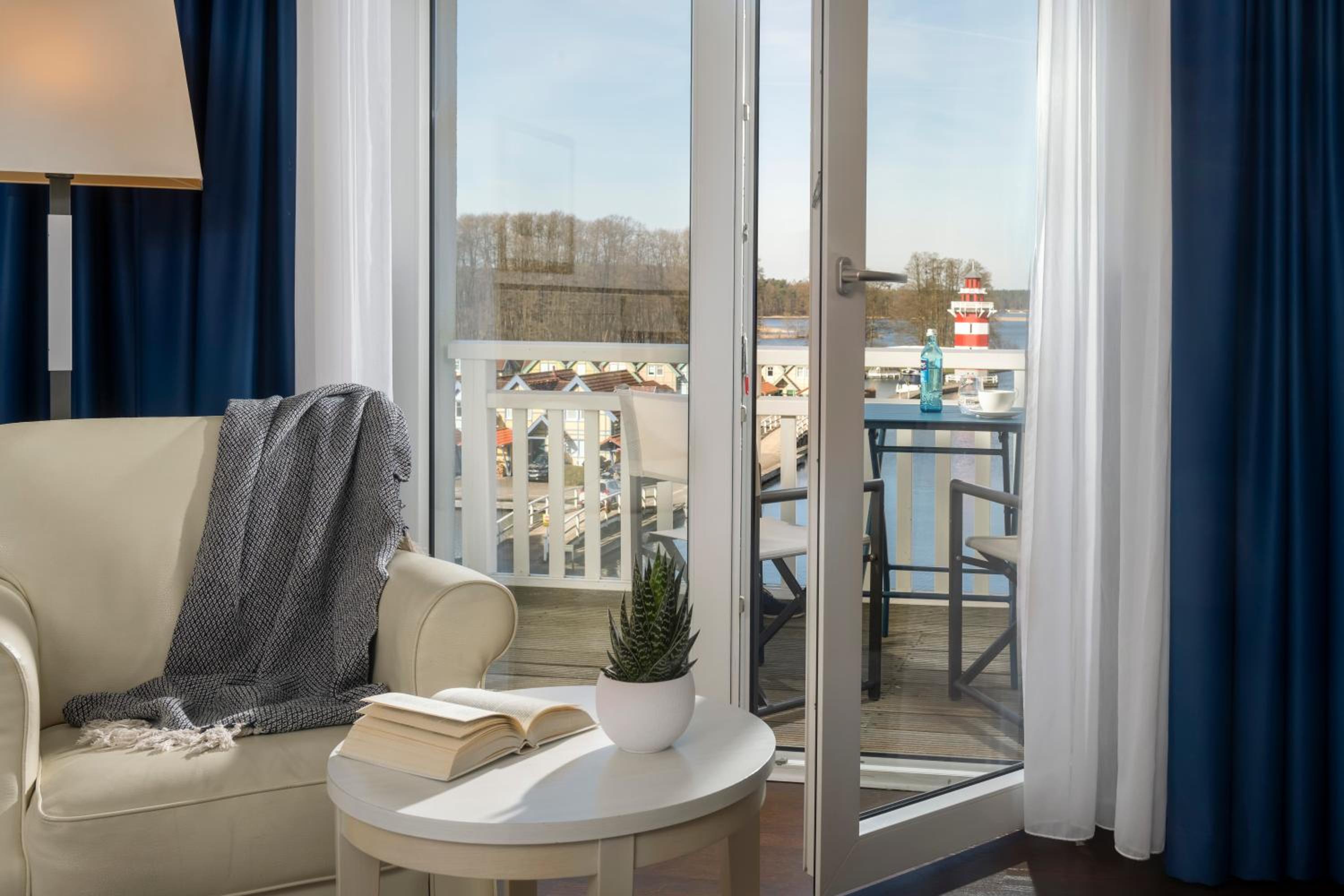 Superior Double Room with Lake View - Photo 2