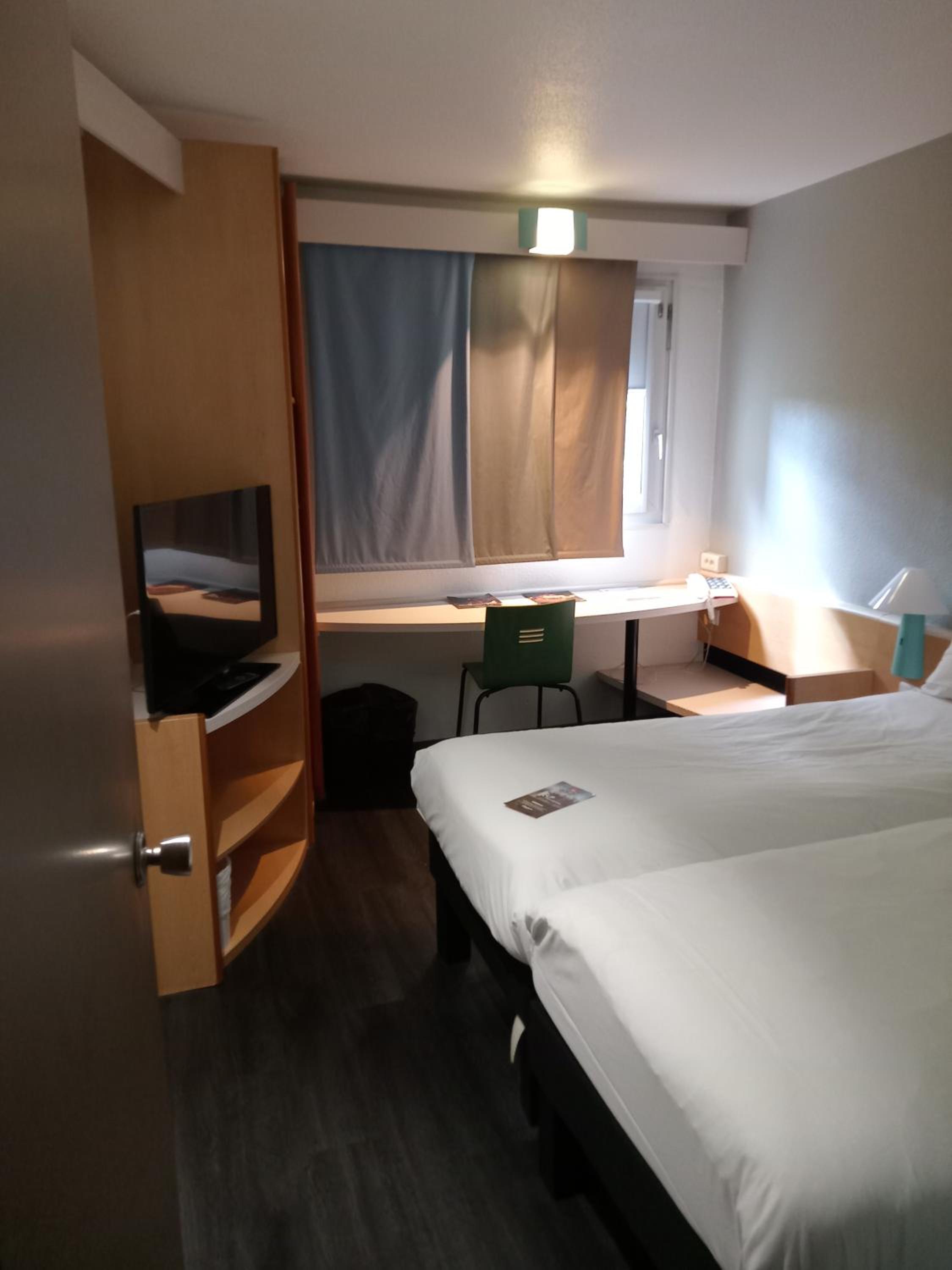 Standard Room with 2 Single Beds - Photo 5