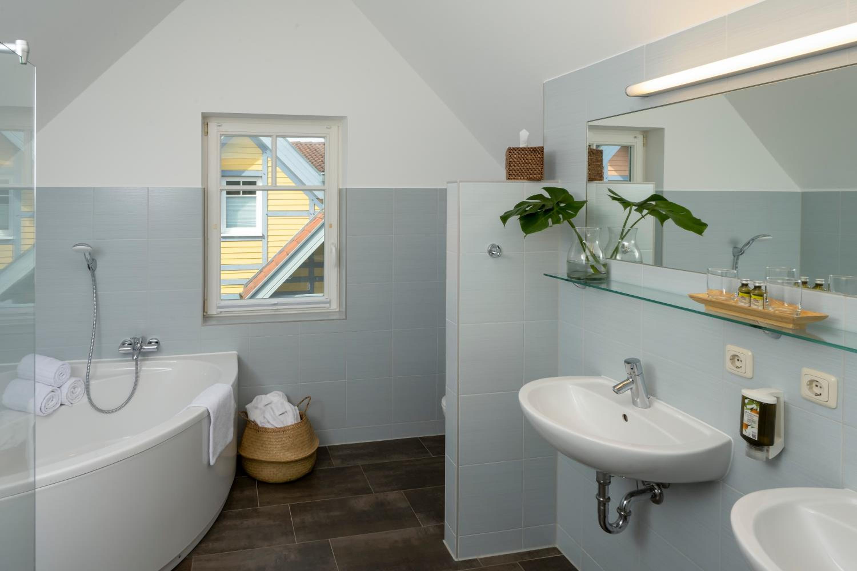 One Bedroom Island Suite - Photo 4