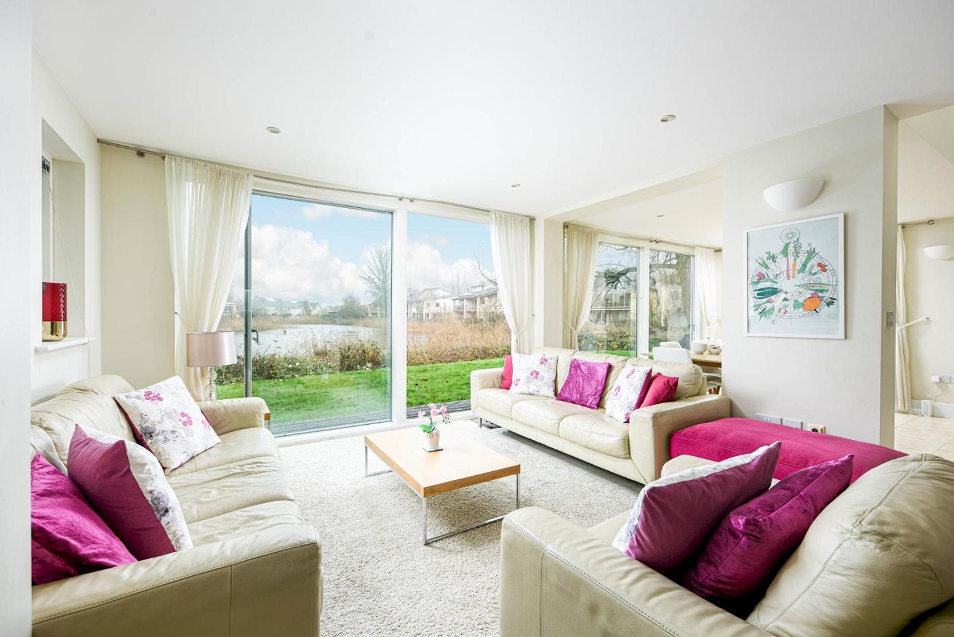 Four-Bedroom House photo 2